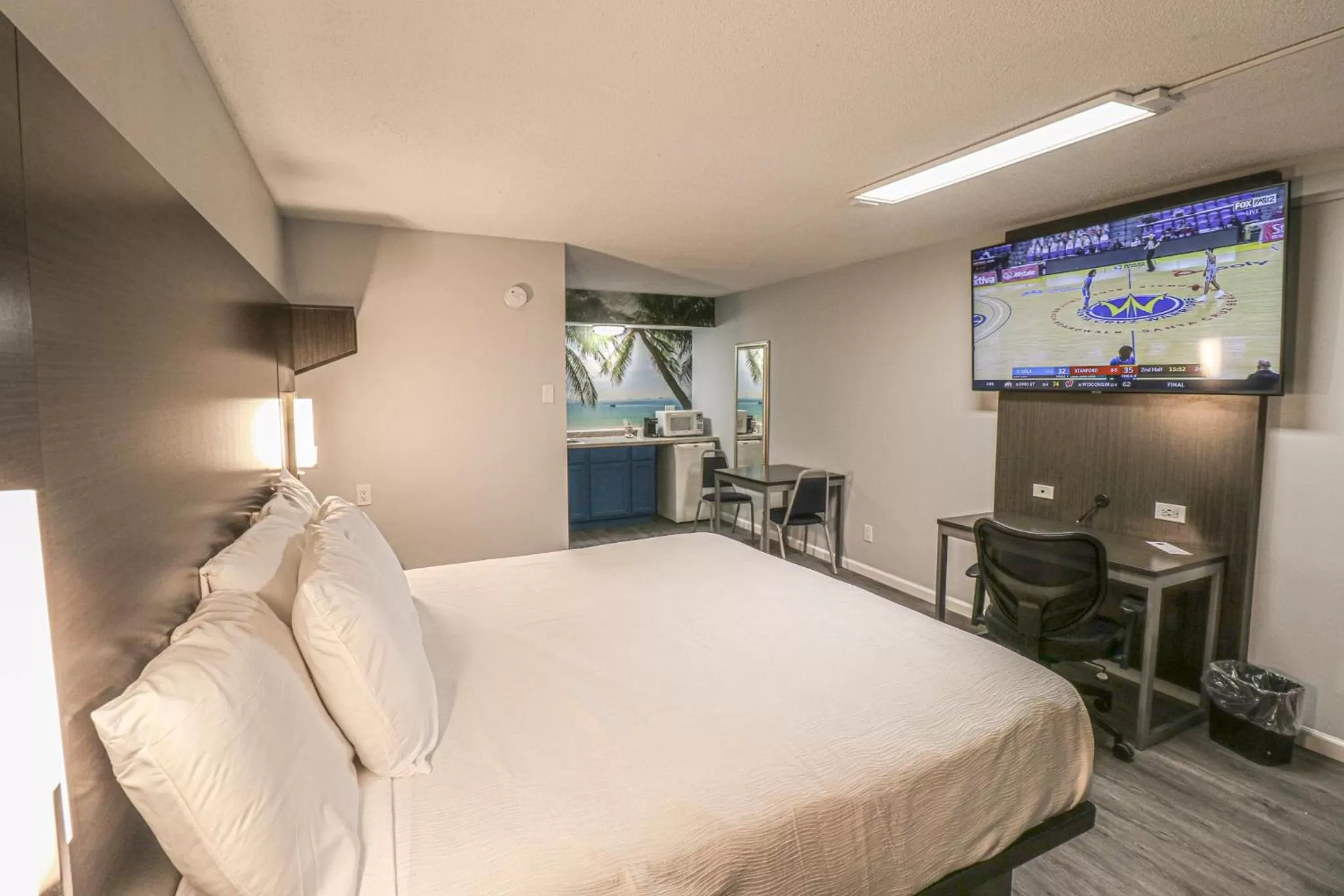 Bed in Envi Boutique Hotel Henderson-Evansville South