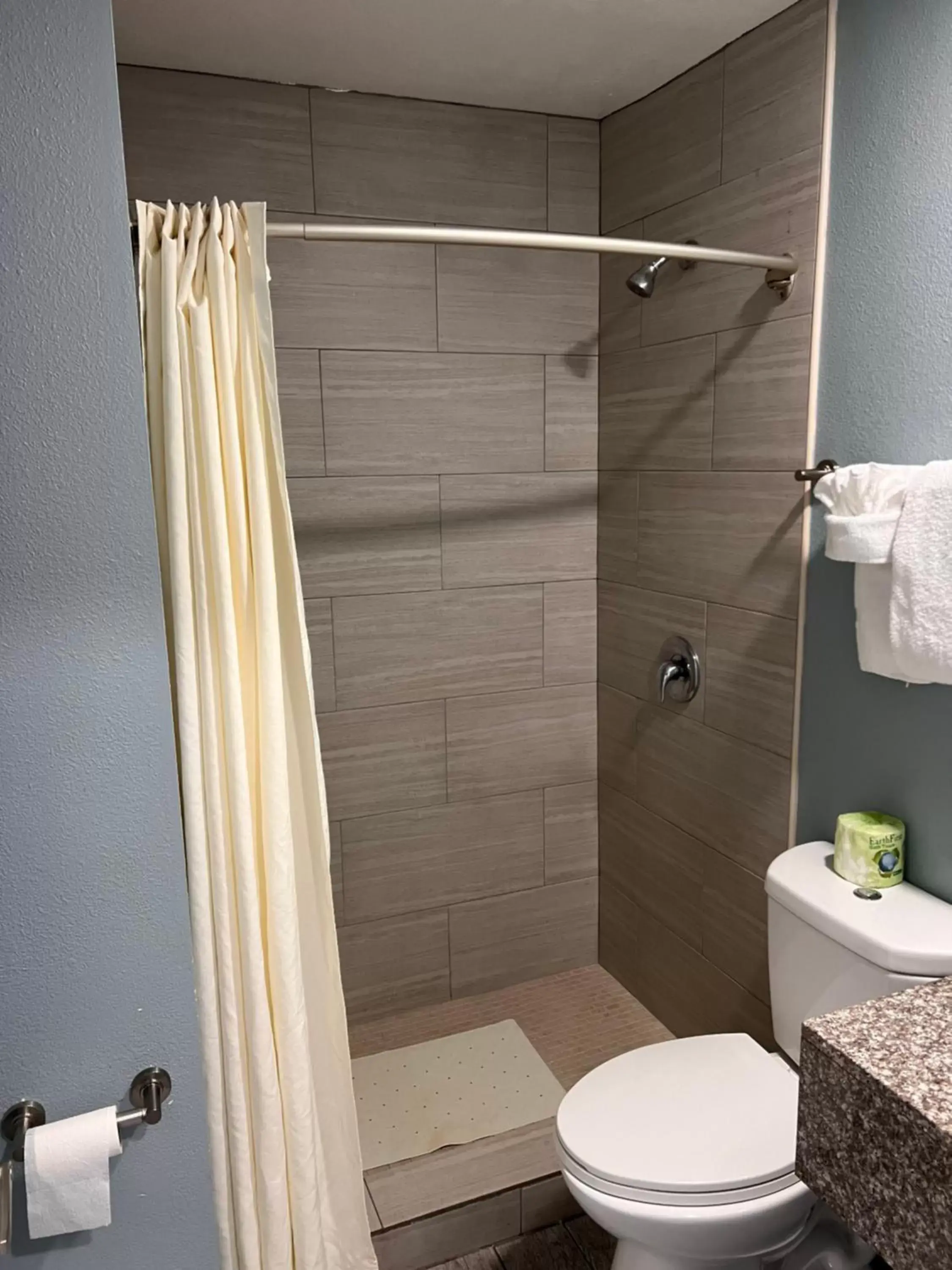 Shower, Bathroom in Surf City Inn & Suites