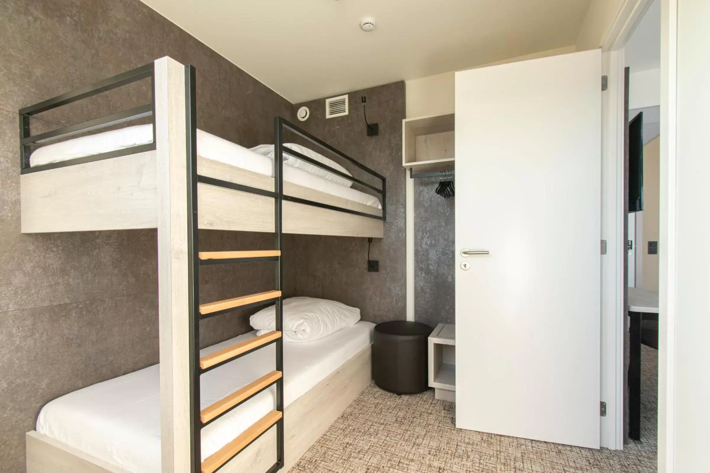 Property building, Bunk Bed in ibis Styles Zeebrugge