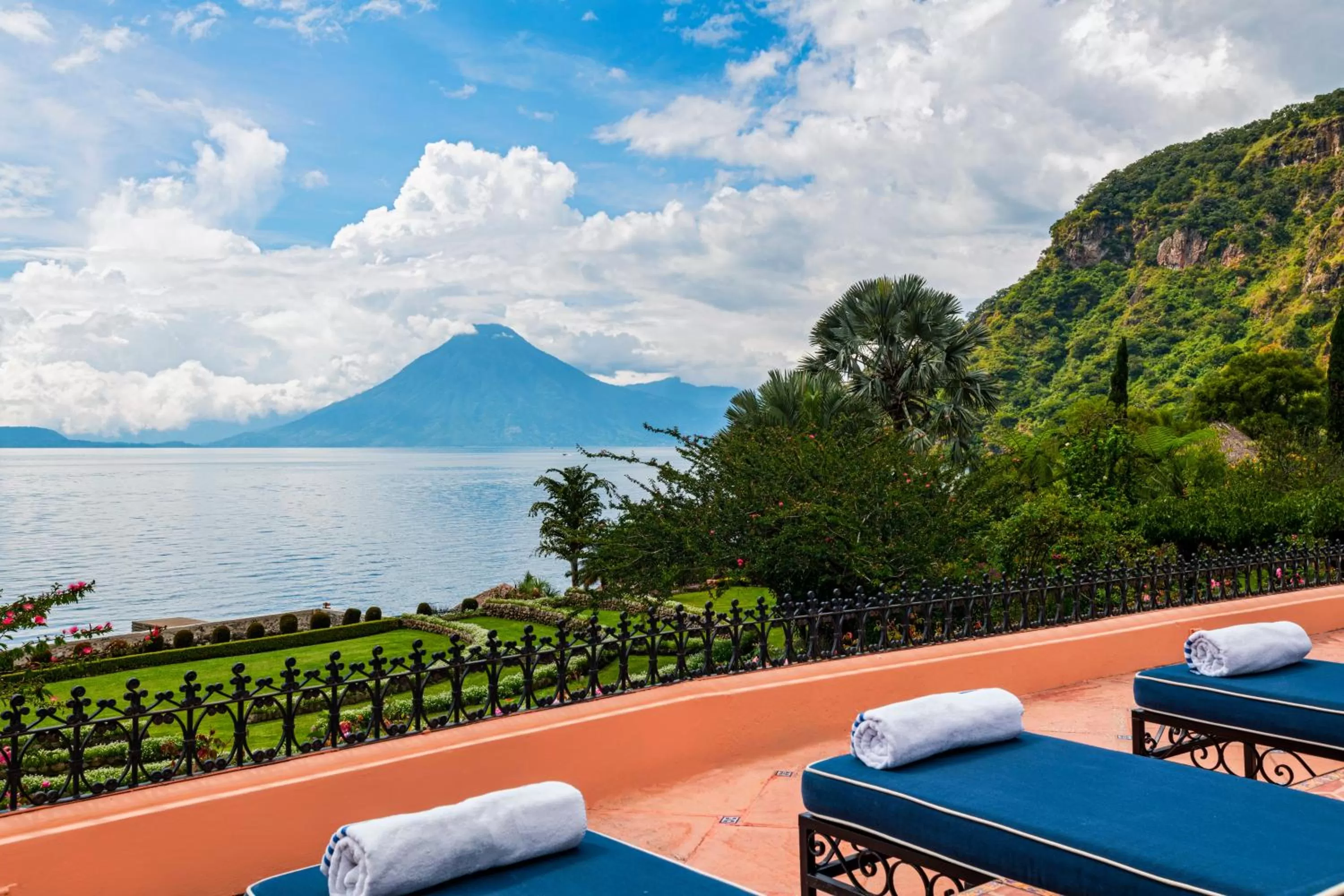 Pool view in Hotel Atitlan