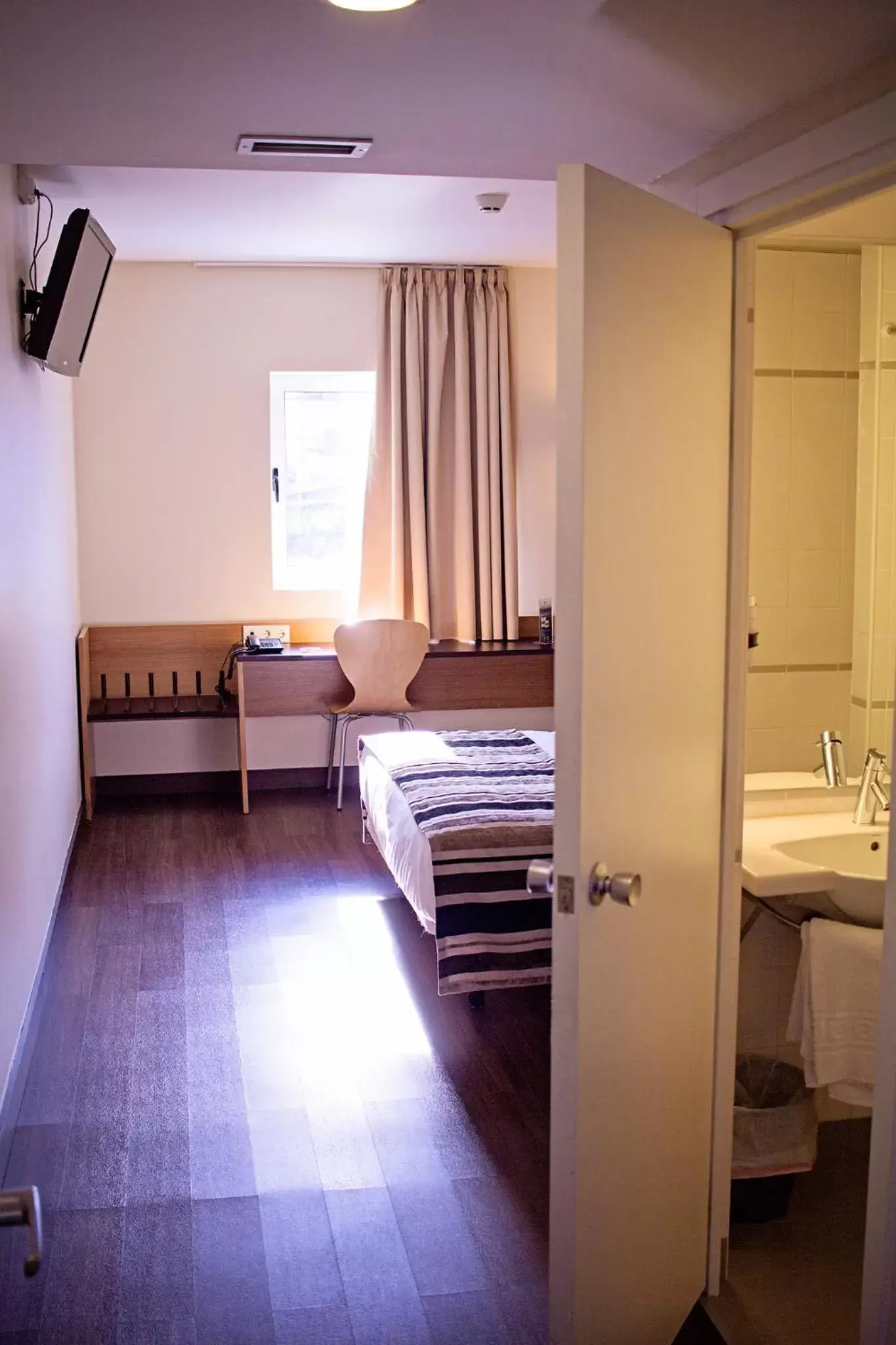 Bathroom, Bed in Park Hotel Porto Valongo