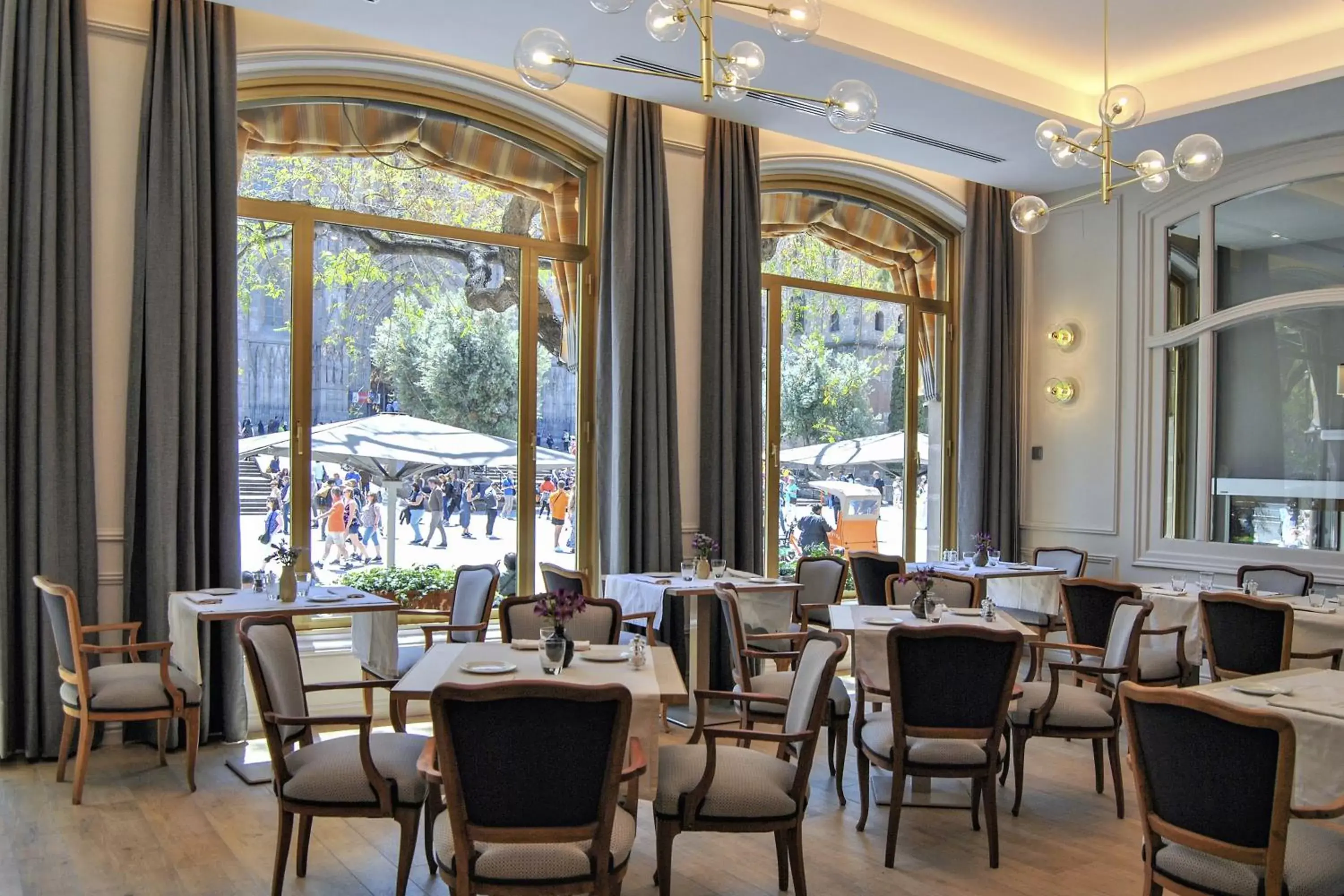 Restaurant/places to eat in Lamaro Hotel Restaurant/places to eat in Lamaro Hotel