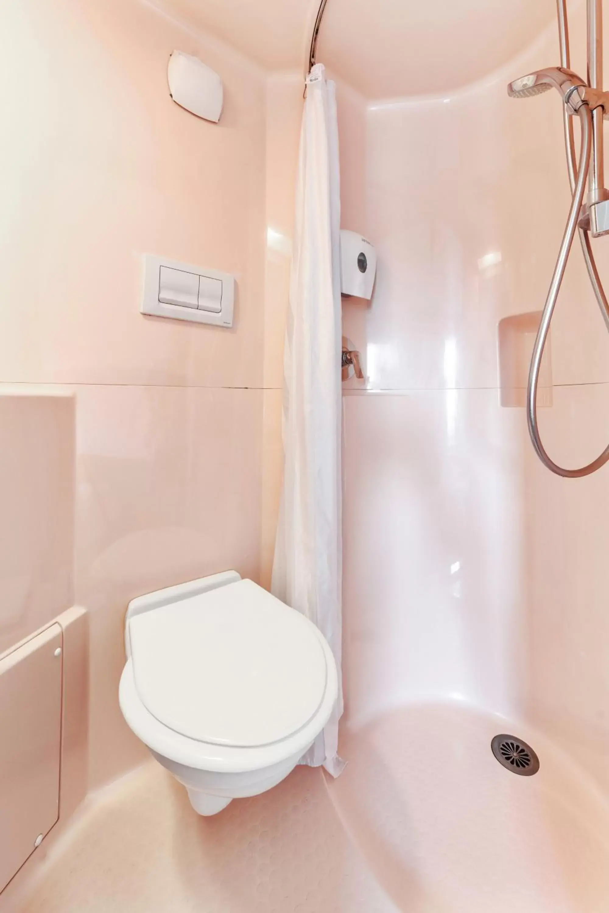 Shower, Bathroom in Kyriad Direct Annemasse - Genève