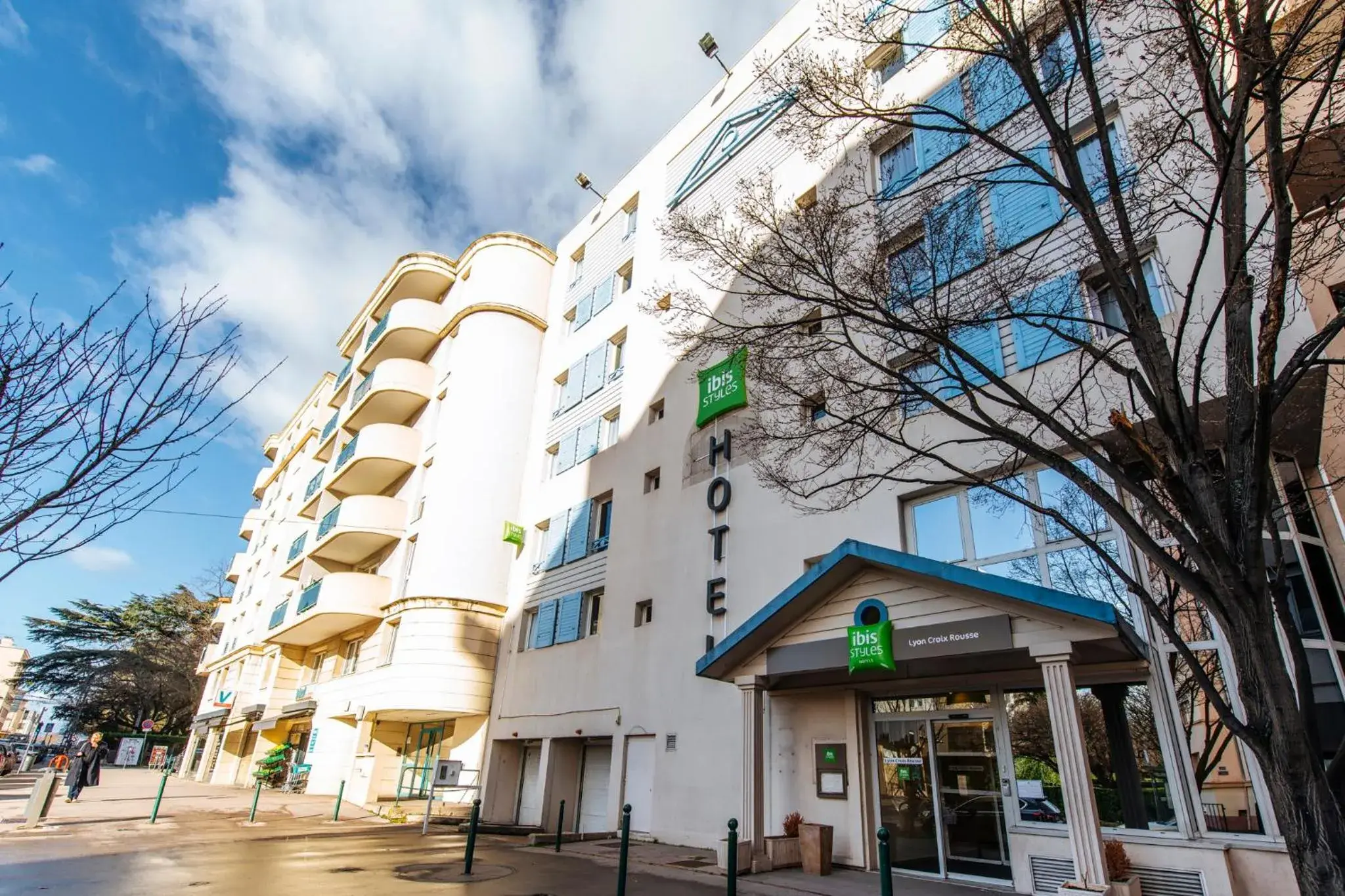 Facade/entrance in Ibis Styles Lyon Croix Rousse