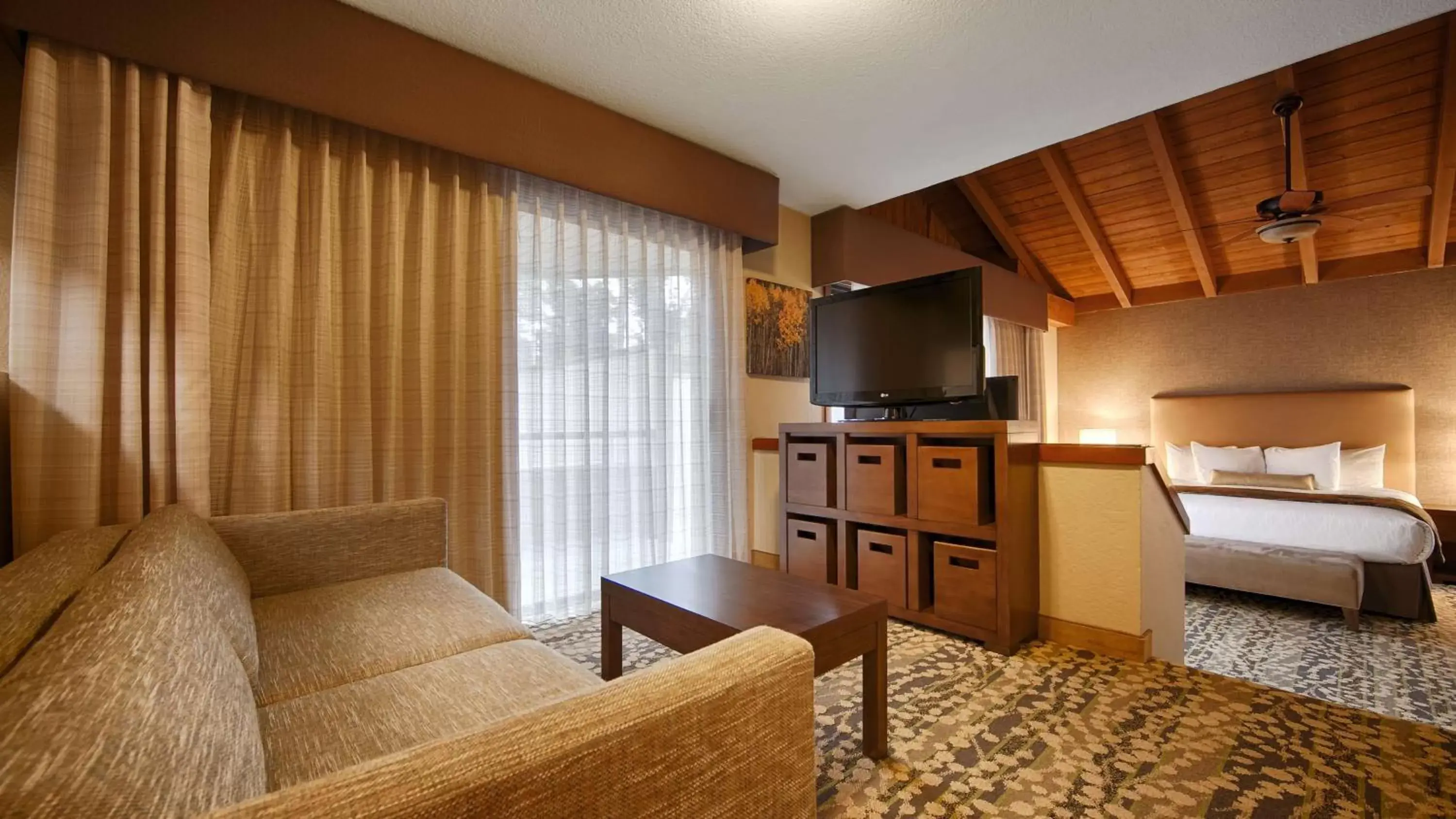 Photo of the whole room, TV/Entertainment Center in Best Western The Inn & Suites Pacific Grove