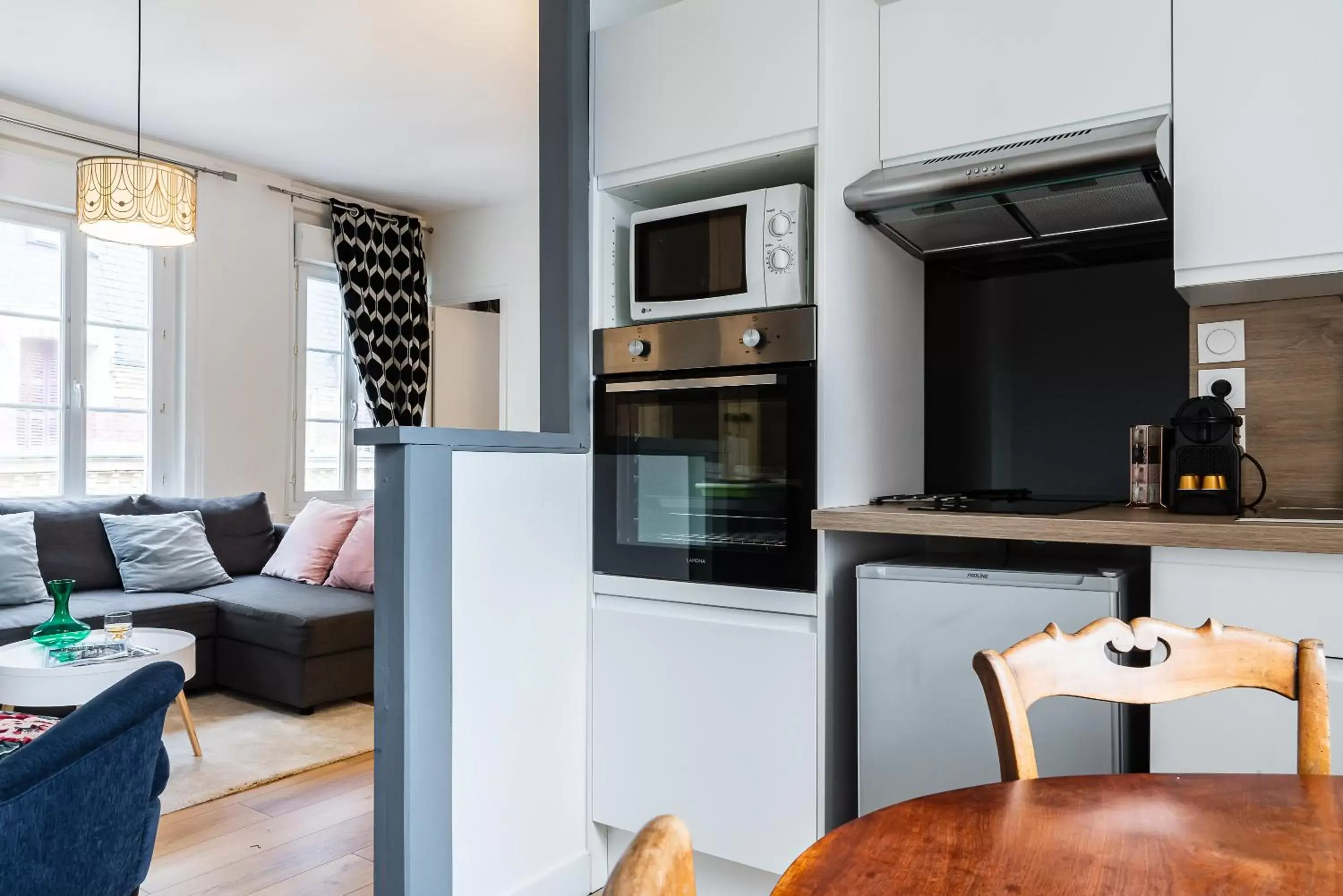 TV and multimedia, Kitchen/Kitchenette in TOWNHOUSE TROUVILLE - Appart'Hotel & Studios