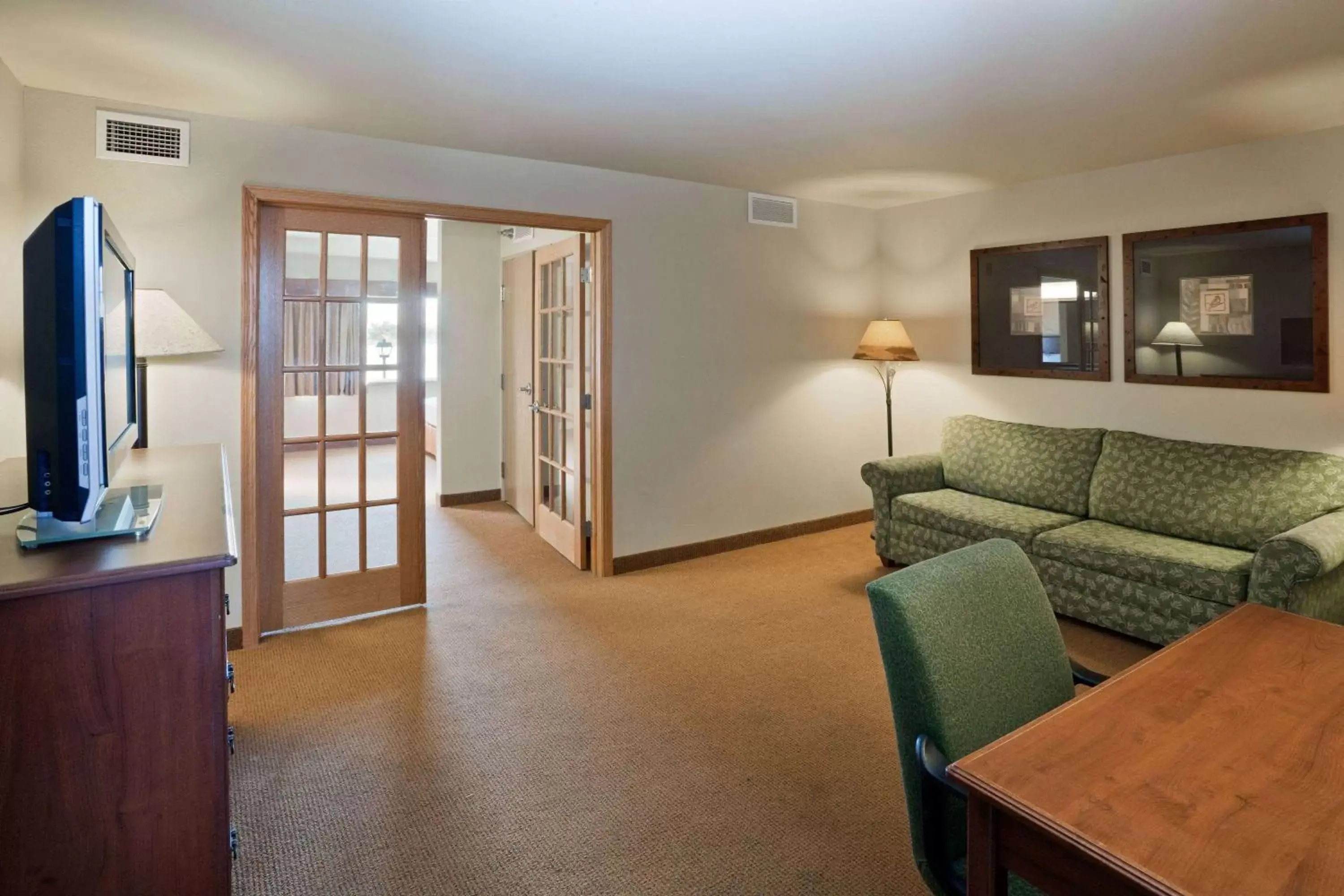 Living room, Seating Area in AmericInn by Wyndham Fort Pierre Conference Center