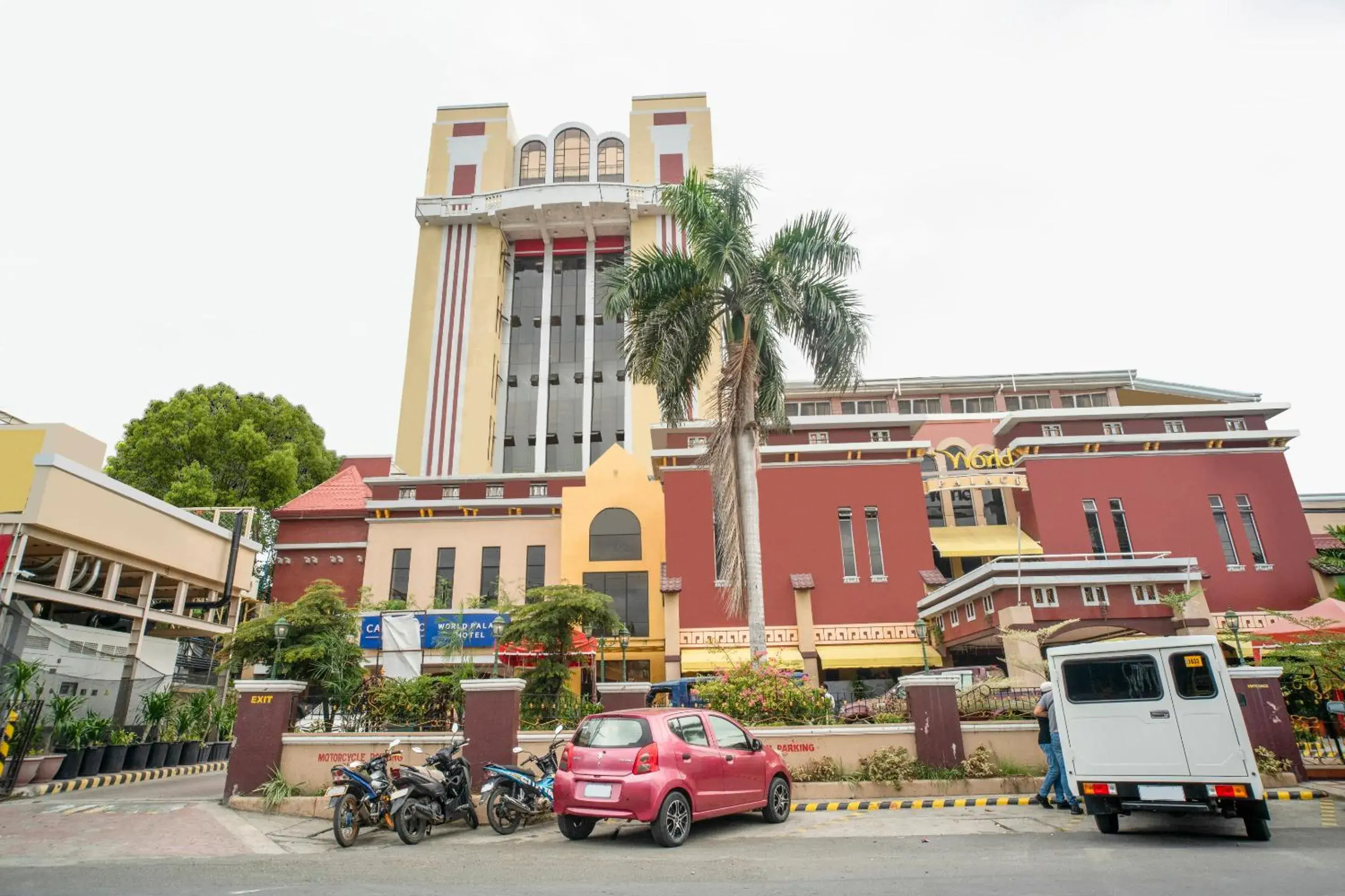 Facade/entrance, Property Building in Capital O 460 World Palace Hotel