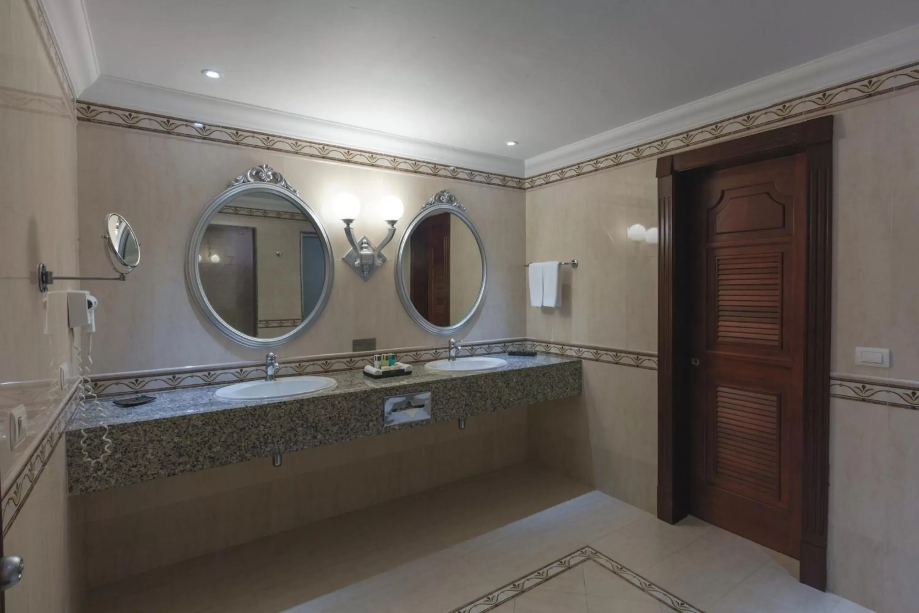 Bathroom in Riu Palace Las Americas - All Inclusive - Adults Only