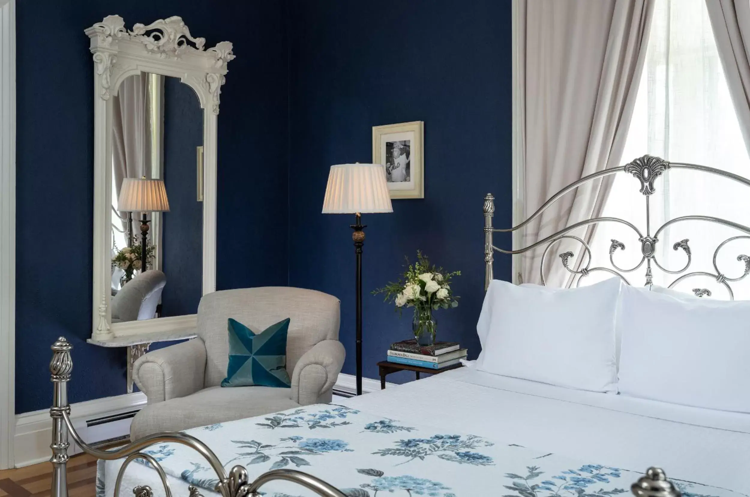 Bedroom, Bed in Landmark Inn Bedroom, Bed in Landmark Inn