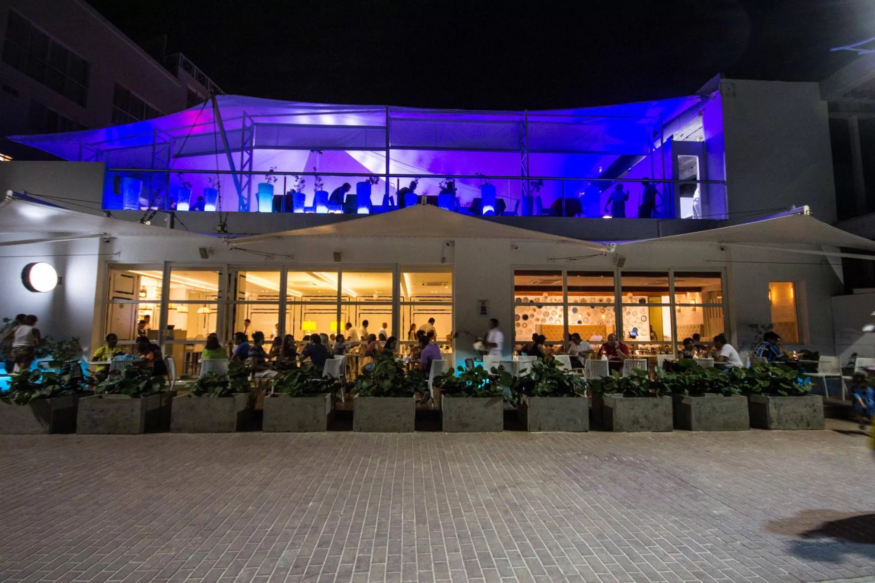 Restaurant/places to eat in Hotel Casablanca