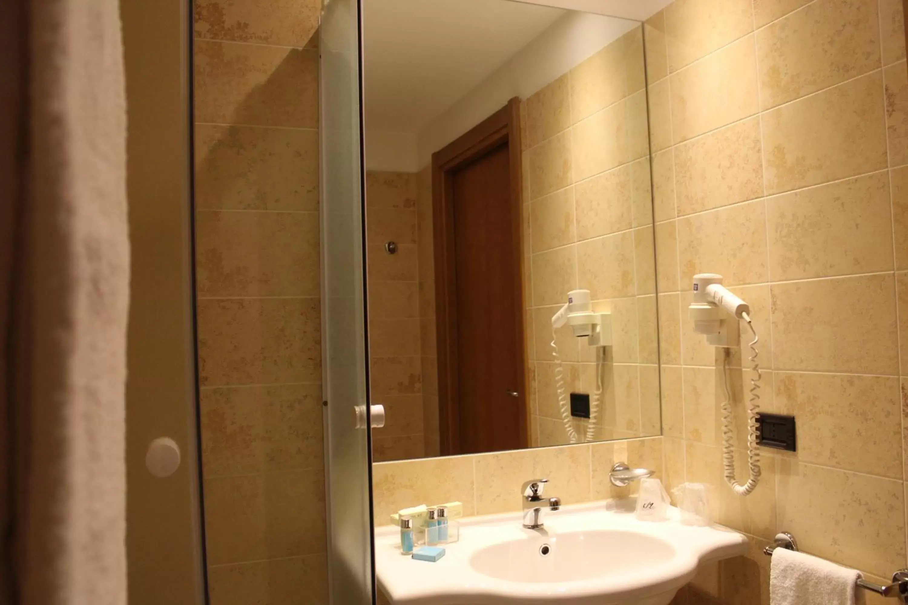 Bathroom in MH Hotel Piacenza Fiera