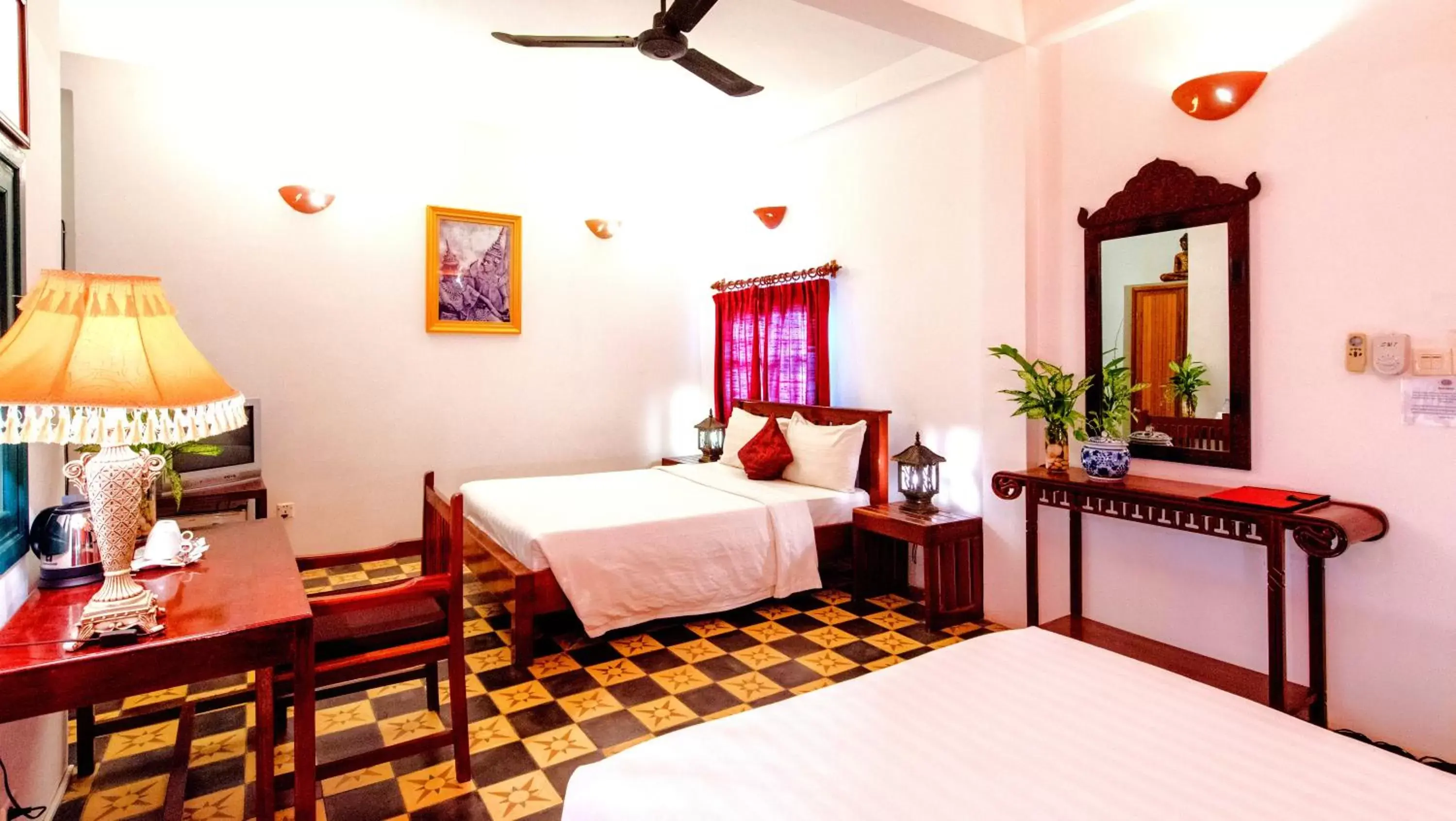 Photo of the whole room, Bed in Villa Wat Damnak