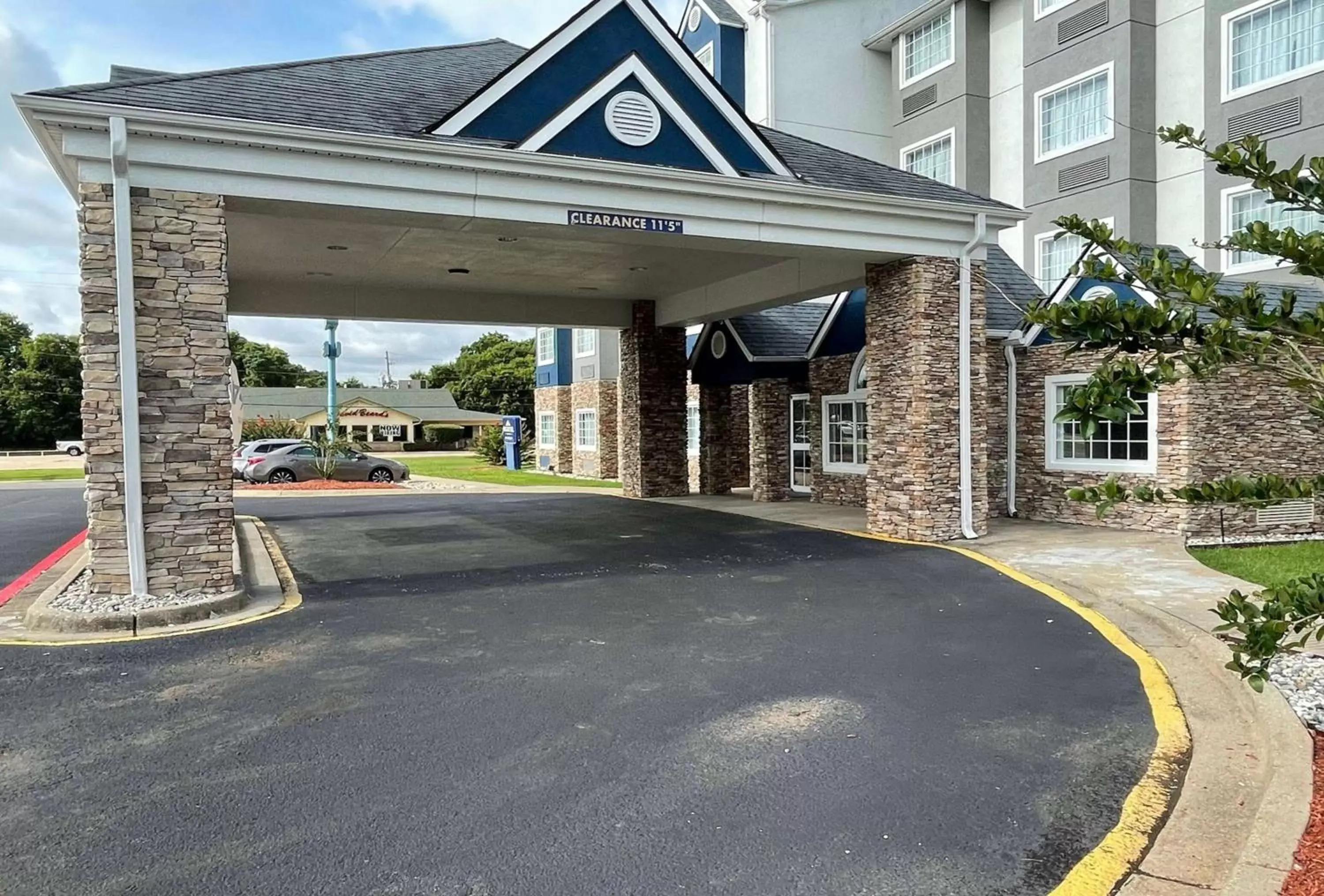 Property building in Microtel Inn & Suites by Wyndham Bossier City Property building in Microtel Inn & Suites by Wyndham Bossier City