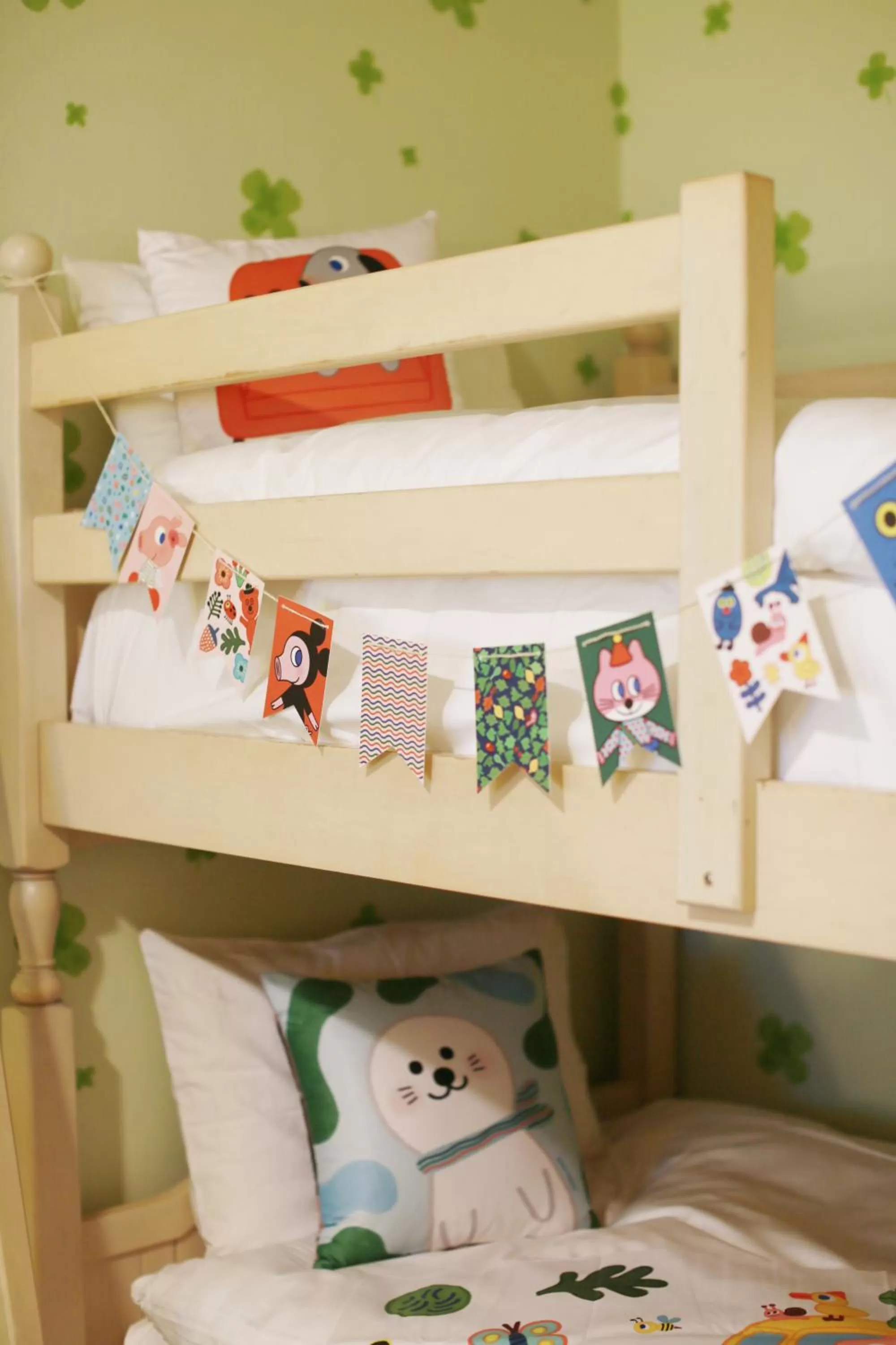 bunk bed in Ramada Plaza by Wyndham Jeju Ocean Front