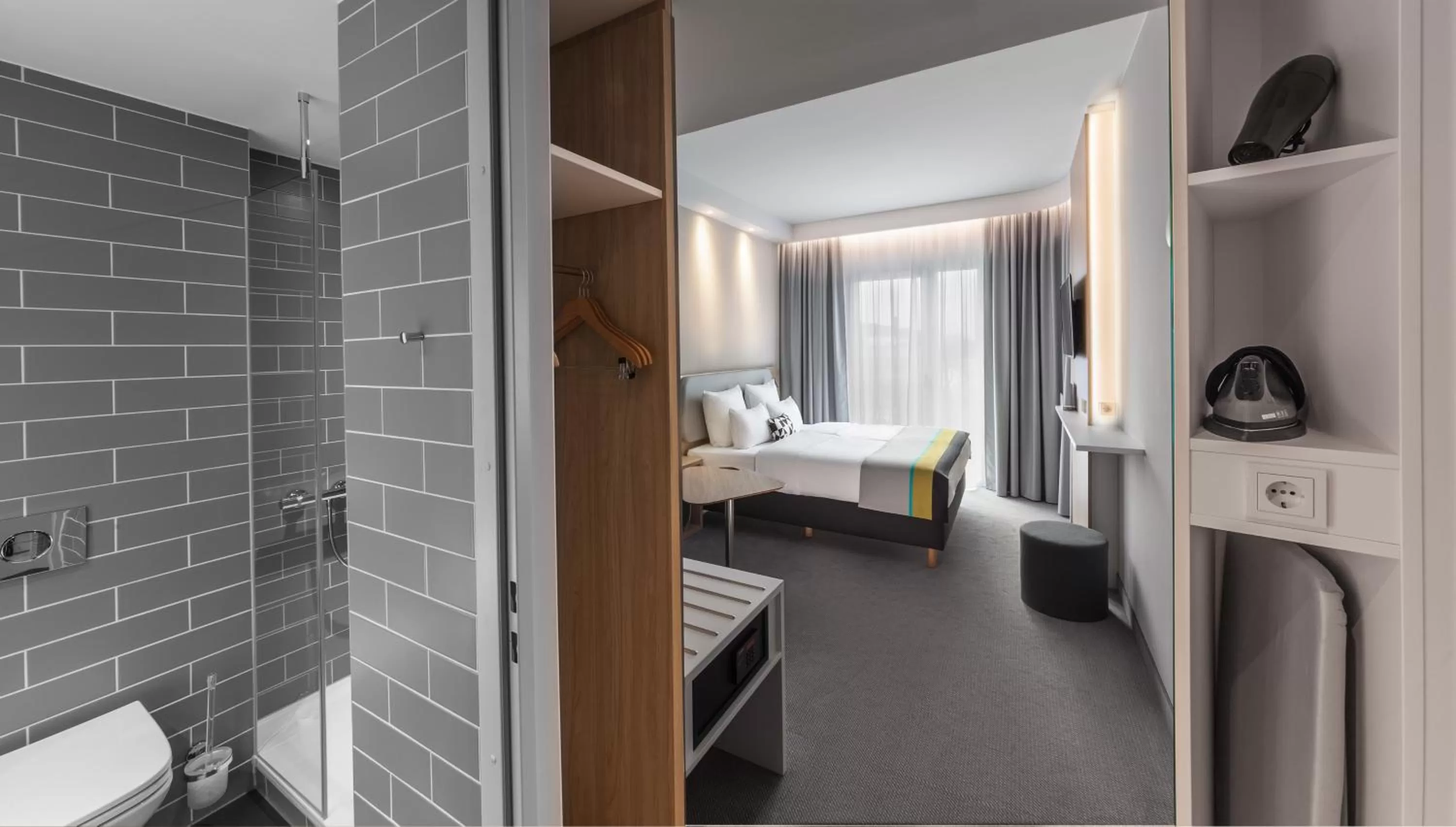 Photo of the whole room, Bed in Holiday Inn Express Munich - City East by IHG