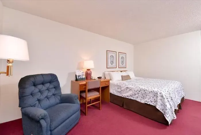 Bed in America's Best Value Inn & Suites International Falls