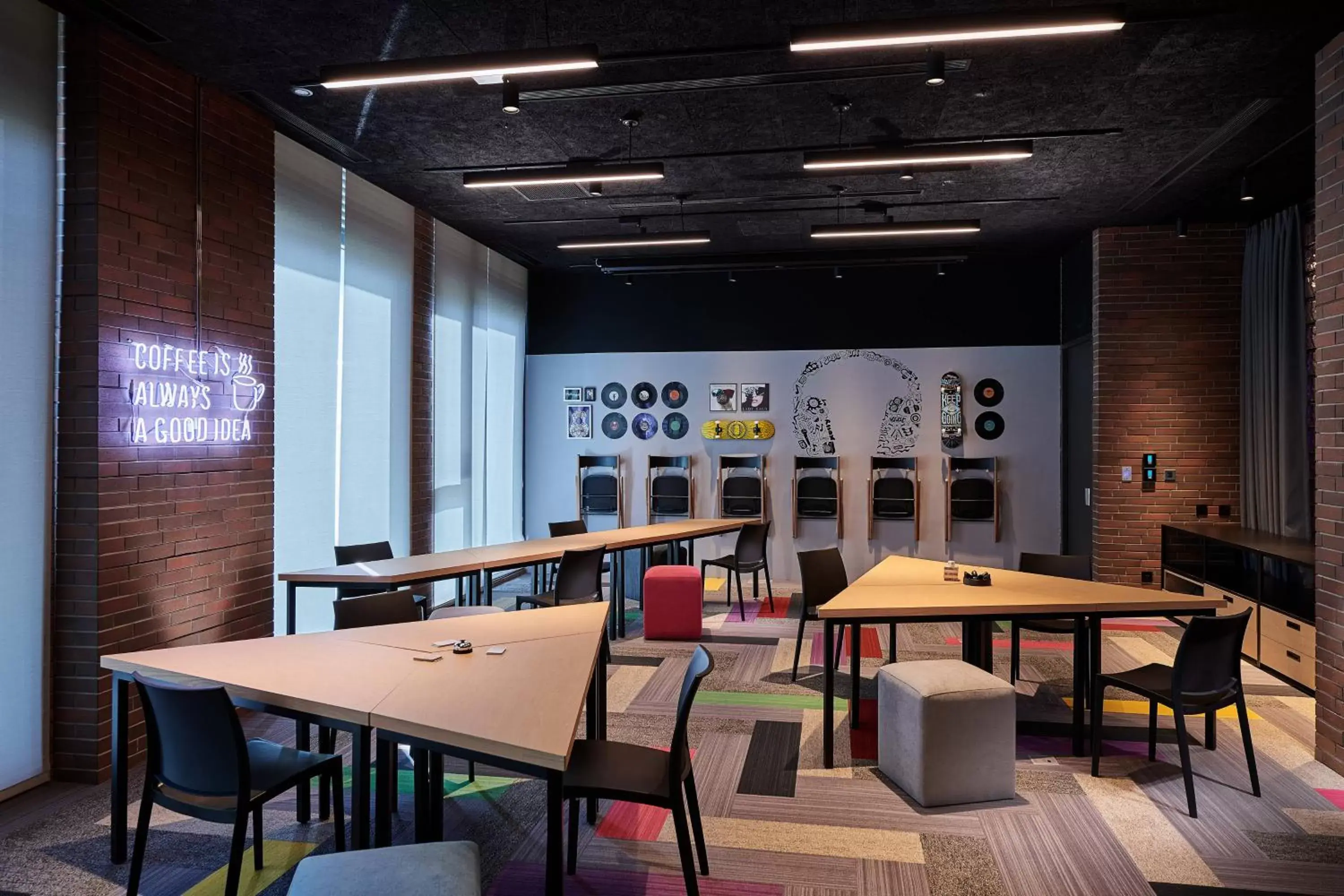 Meeting/conference room, Restaurant/Places to Eat in Moxy Taichung