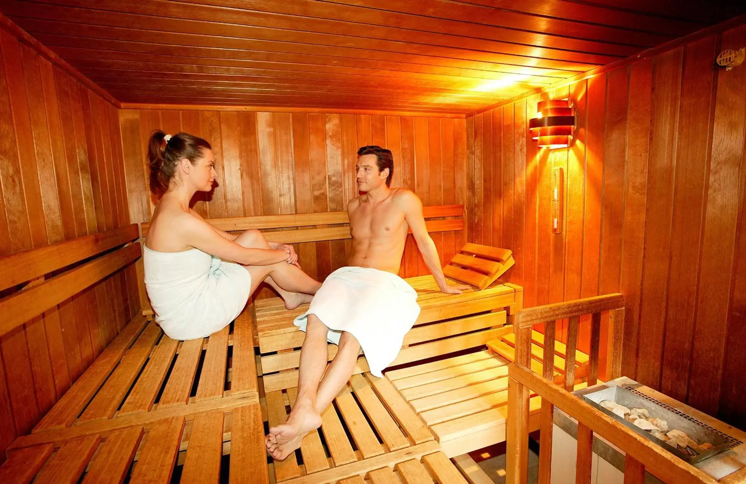 Sauna, Guests in Hotel Zugspitze