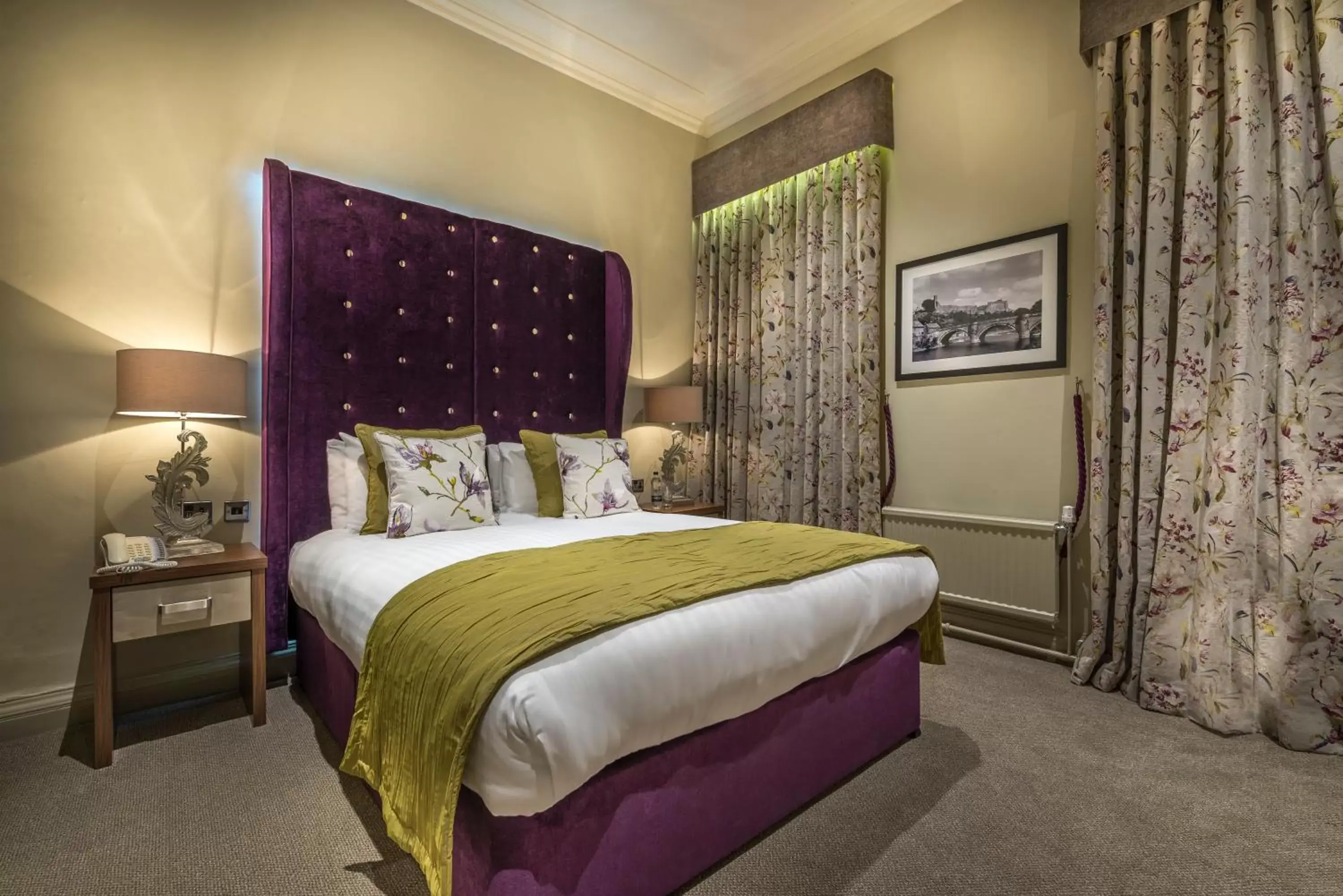 Bedroom, Bed in The Kings Head Hotel, Richmond, North Yorkshire
