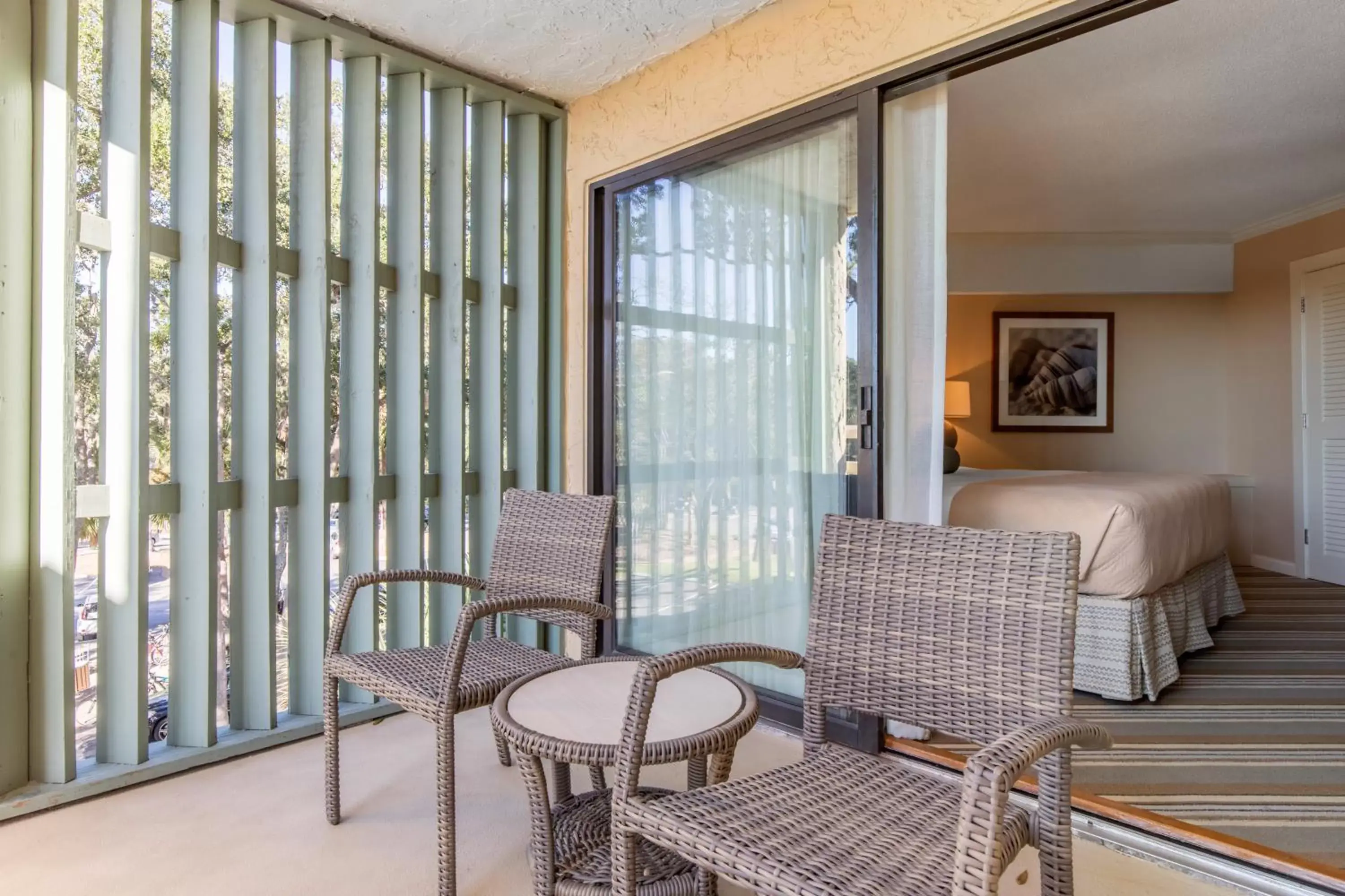 Balcony/Terrace, Seating Area in Omni Hilton Head Oceanfront Resort