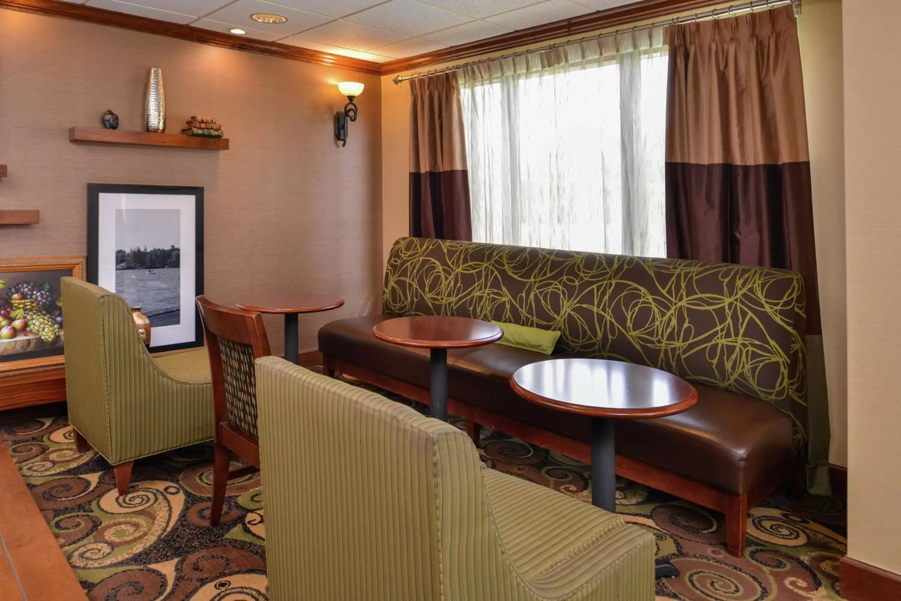 Dining area, Seating Area in Hampton Inn South Hill