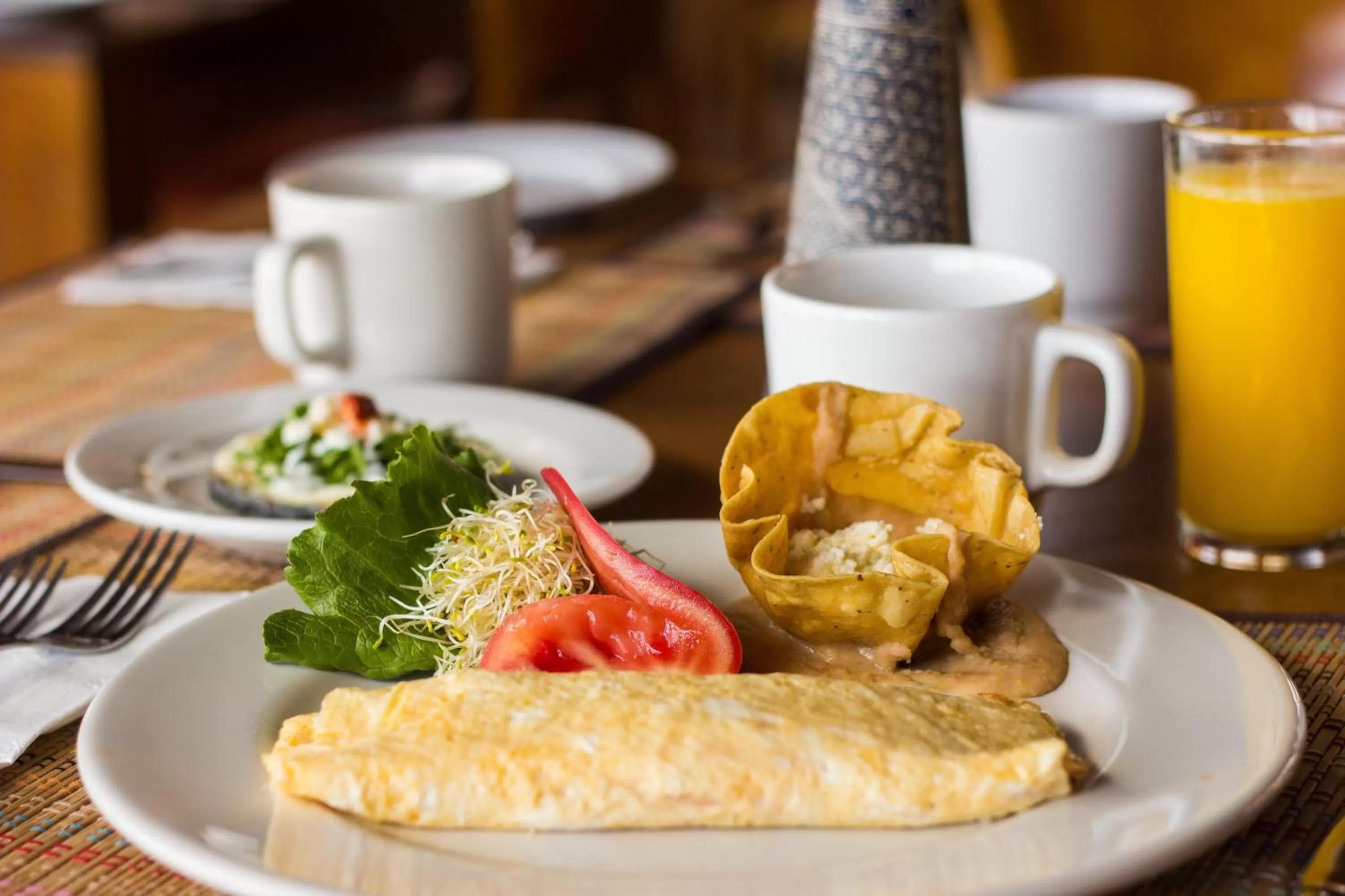 Restaurant/places to eat in Holiday Inn Queretaro Zona Diamante by IHG