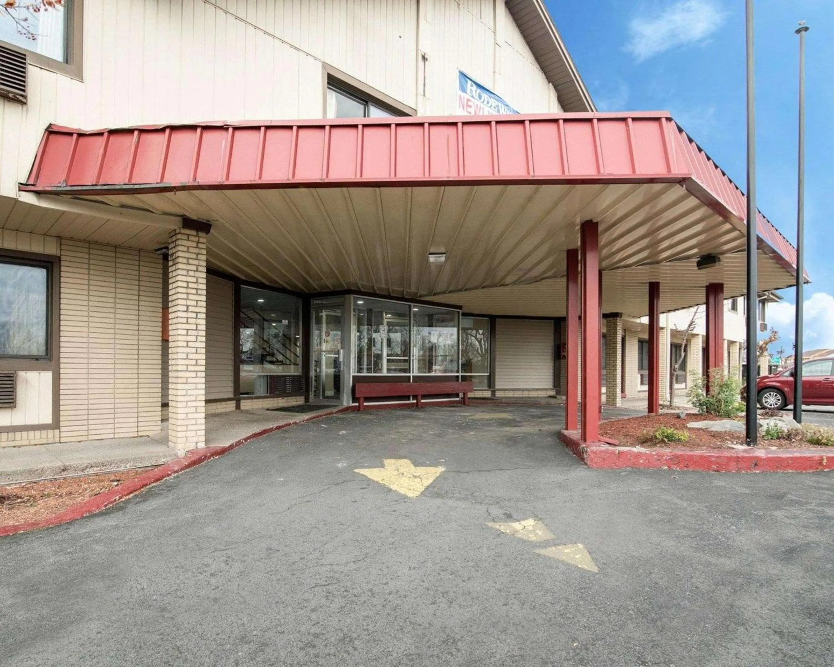 Property building in Rodeway Inn Syracuse Carrier Circle