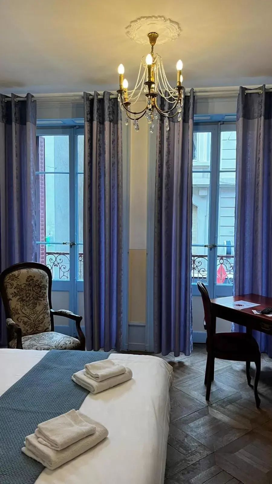 Bedroom in Hôtel Continental