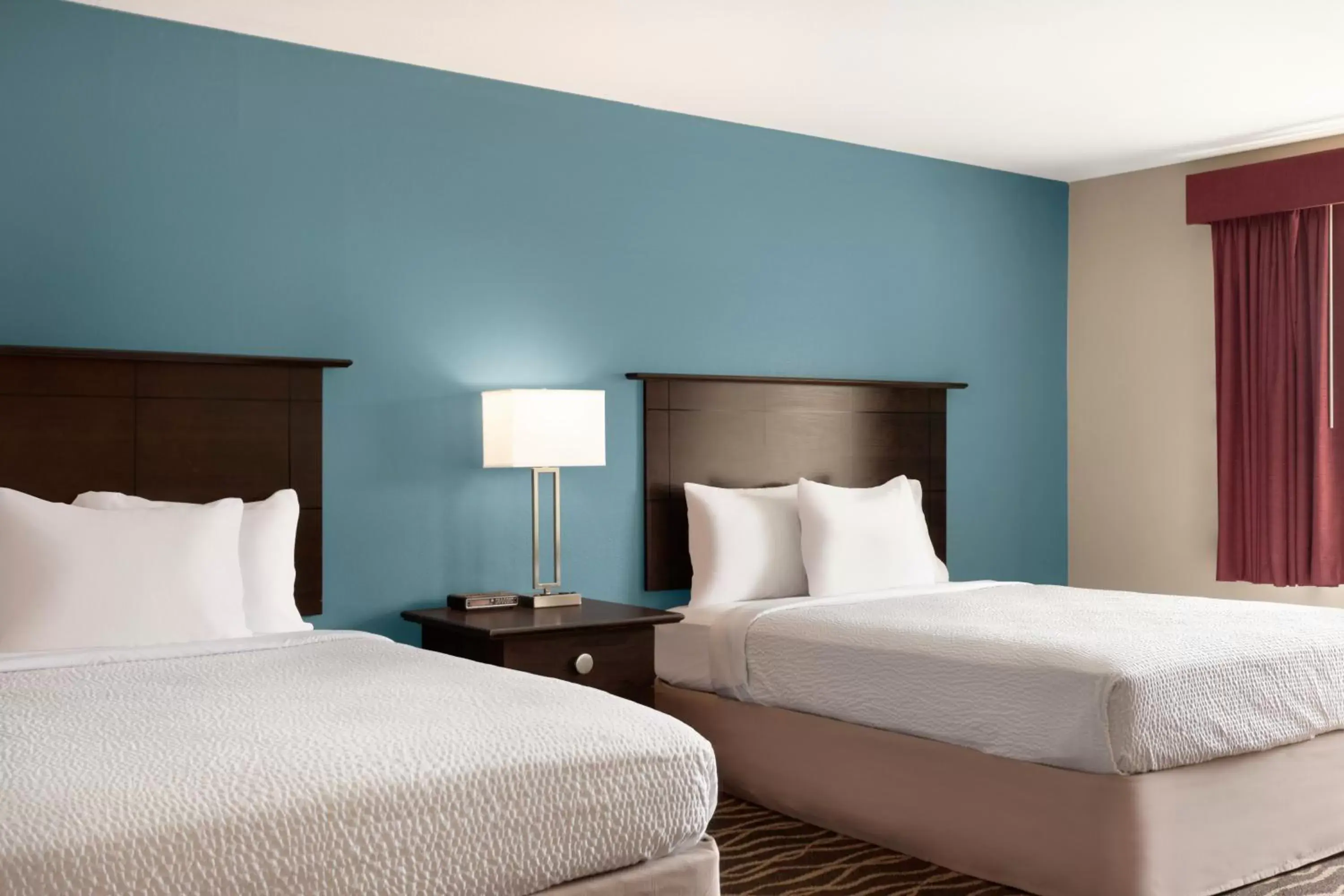 Bed in Days Inn and Suites by Wyndham Sikeston