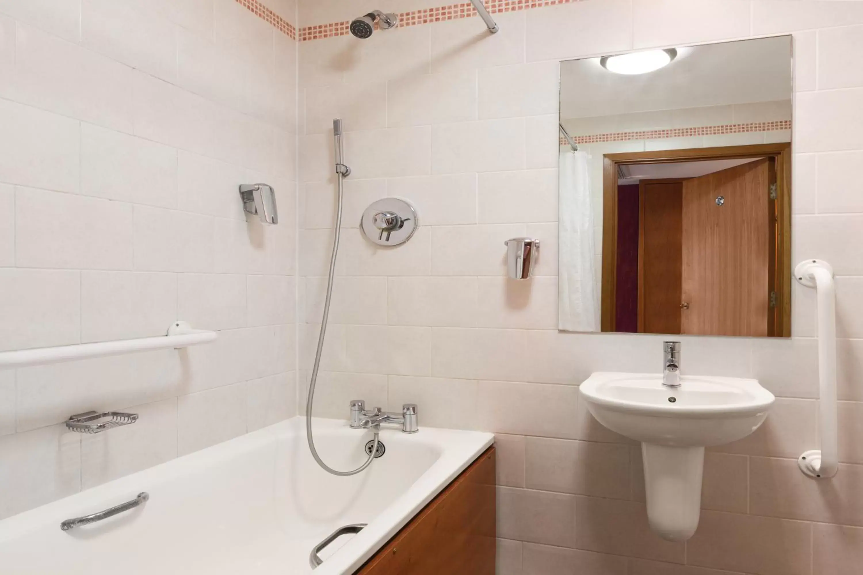 Shower, Bathroom in Savera Hotel South Ruislip