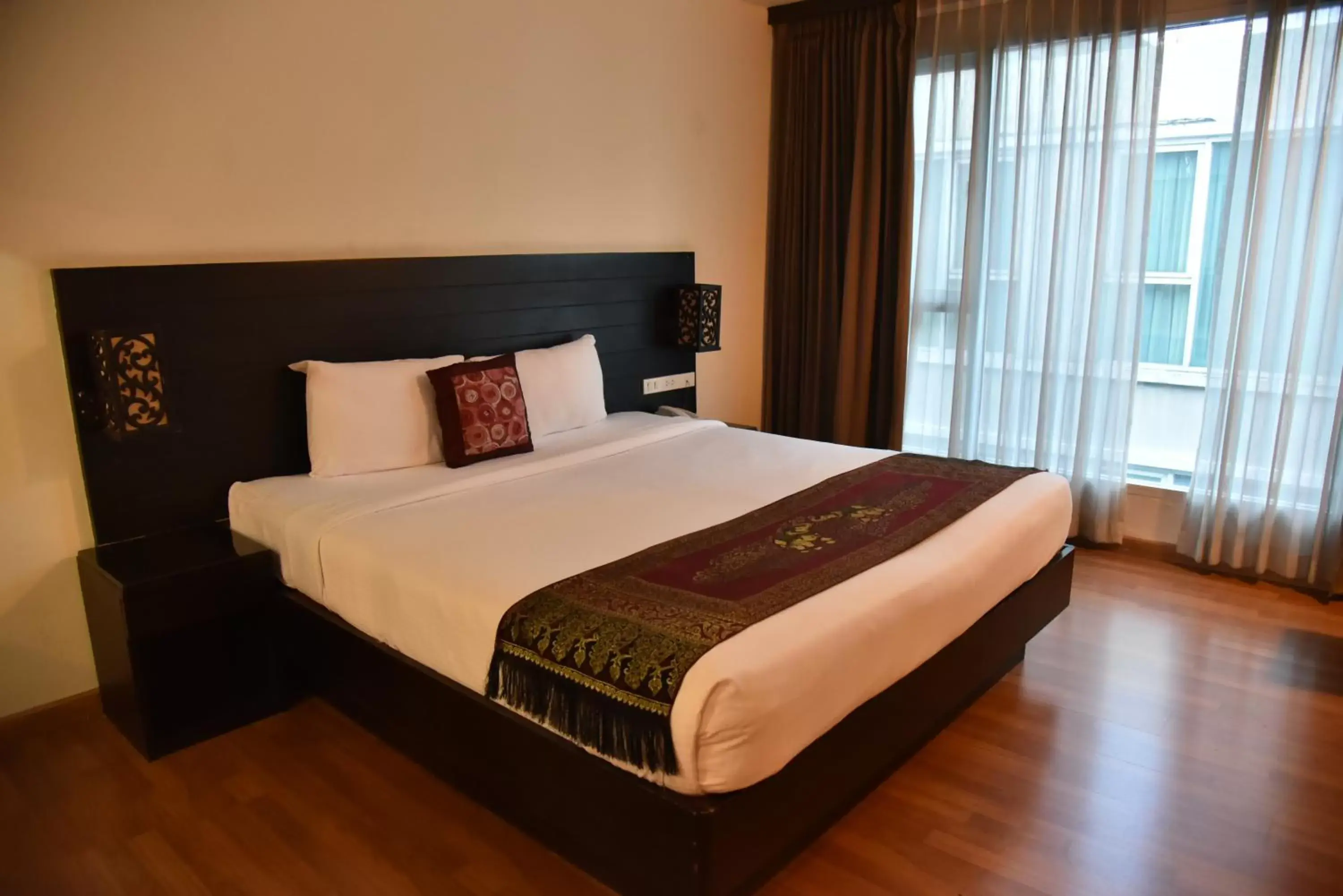 Bedroom, Bed in Boss Suites Nana Hotel