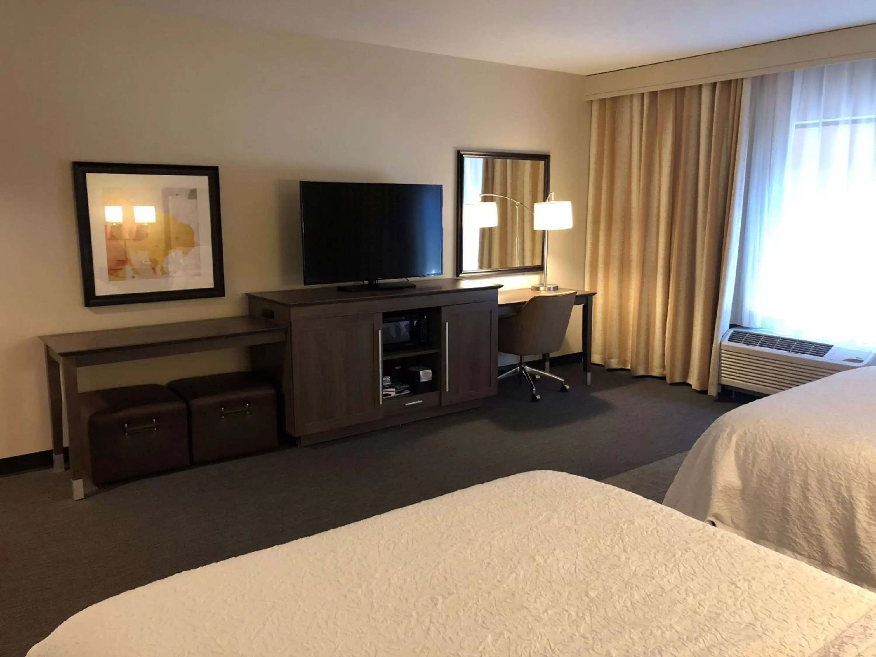 Bed, TV/Entertainment Center in Hampton Inn & Suites Ponca City