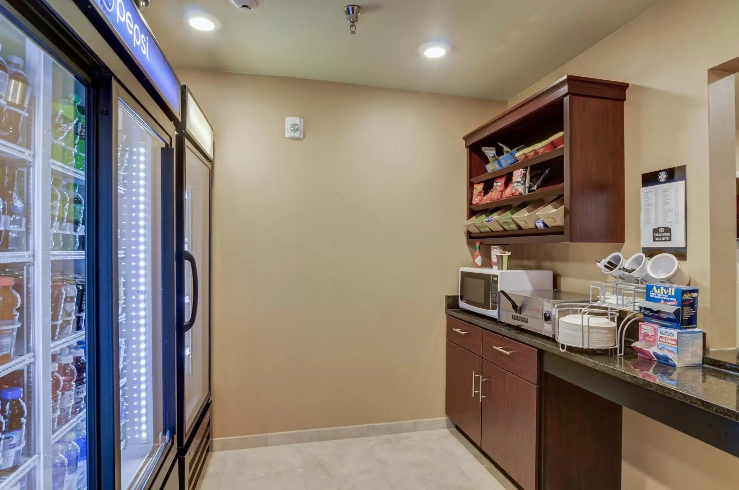 Food and drinks, Kitchen/Kitchenette in Cobblestone Inn & Suites - Ord