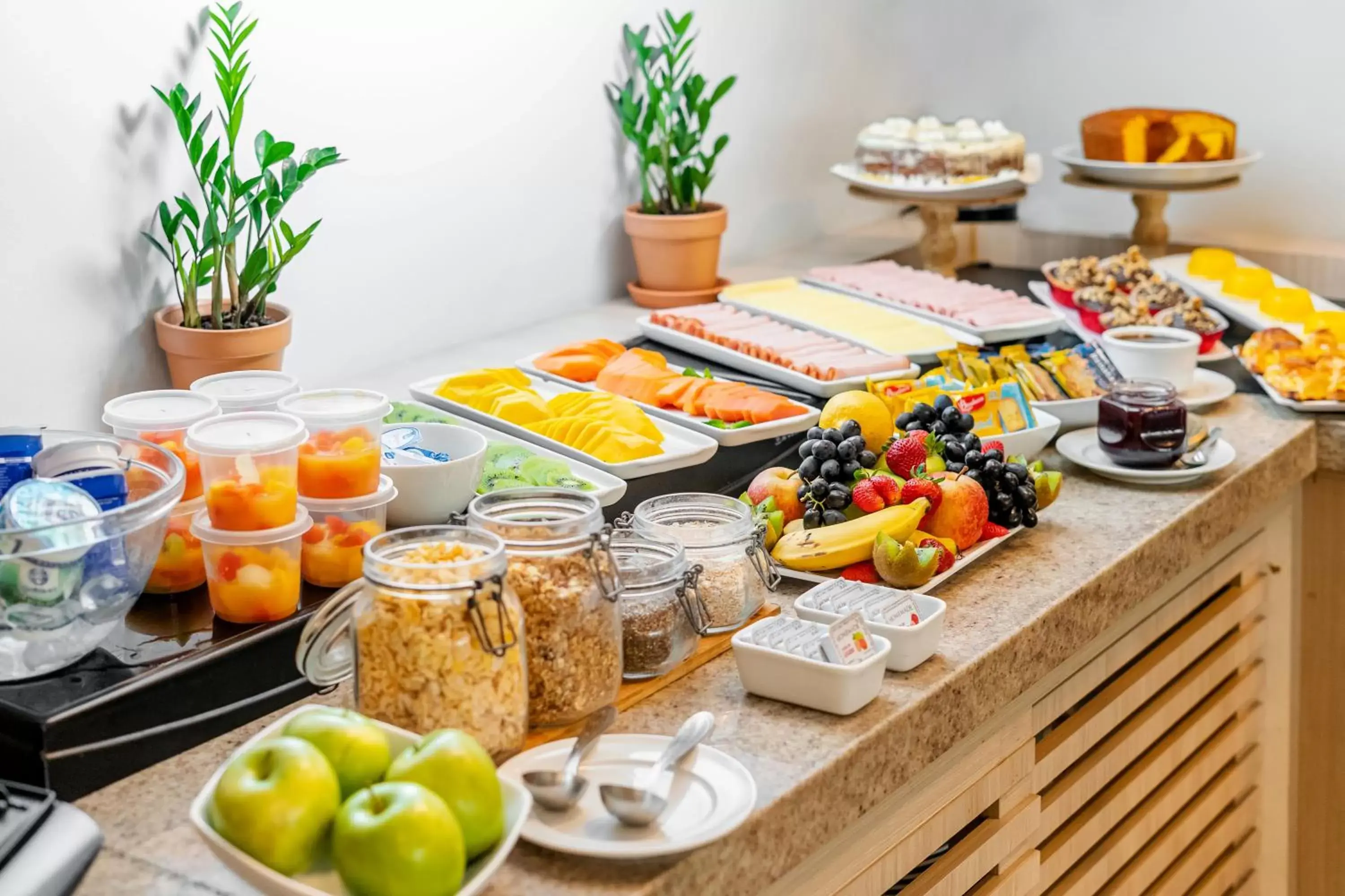 Breakfast, Food in Matiz Niterói Design Hotel