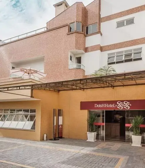 Facade/entrance in Hotel Dois H