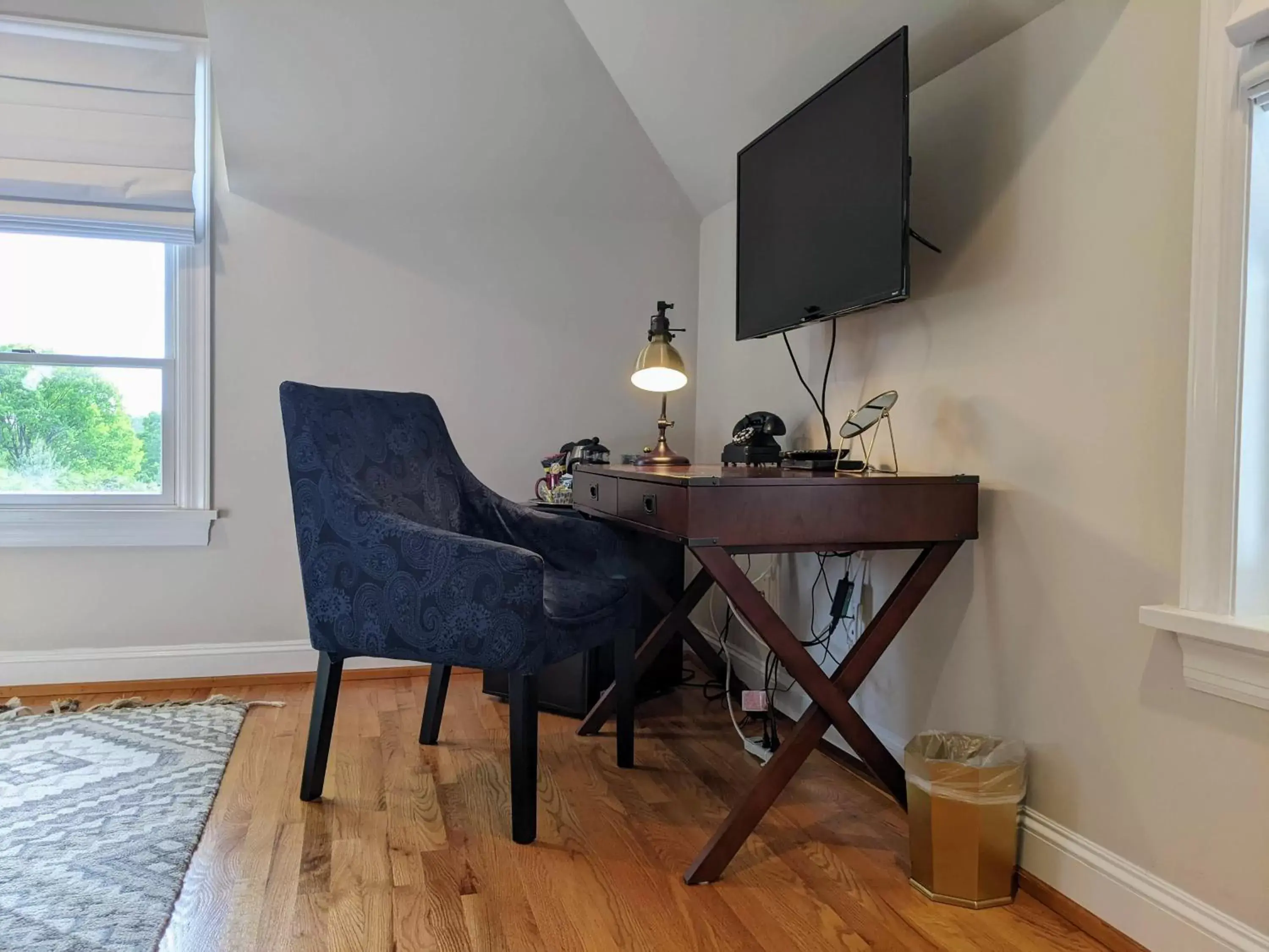 TV and multimedia, TV/Entertainment Center in Stanton House Inn