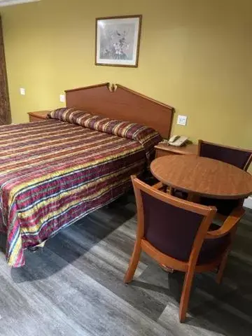 Bed in Chino Motel Bed in Chino Motel