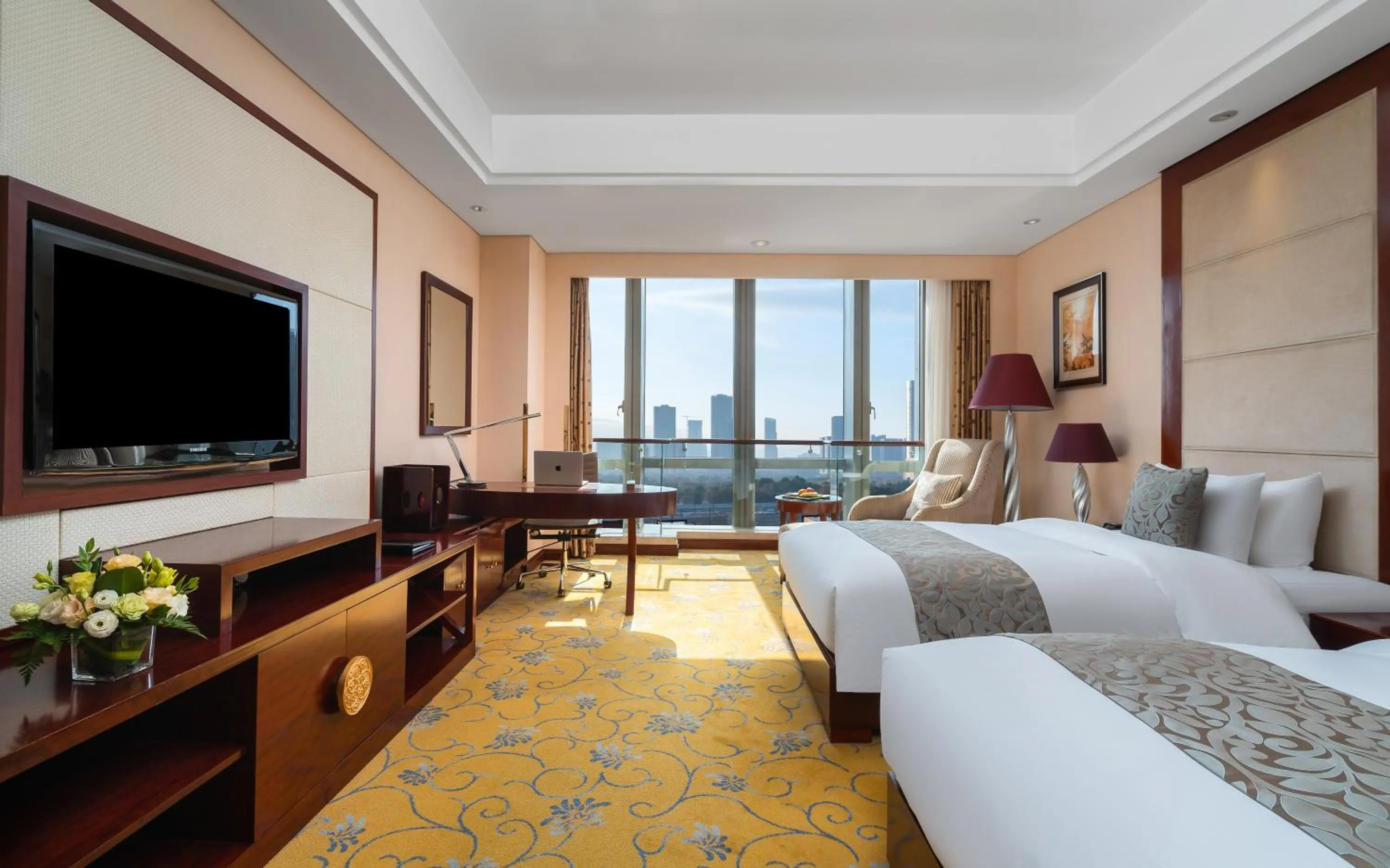 Photo of the whole room, Bed in Howard Johnson Tropical Garden Plaza Kunming