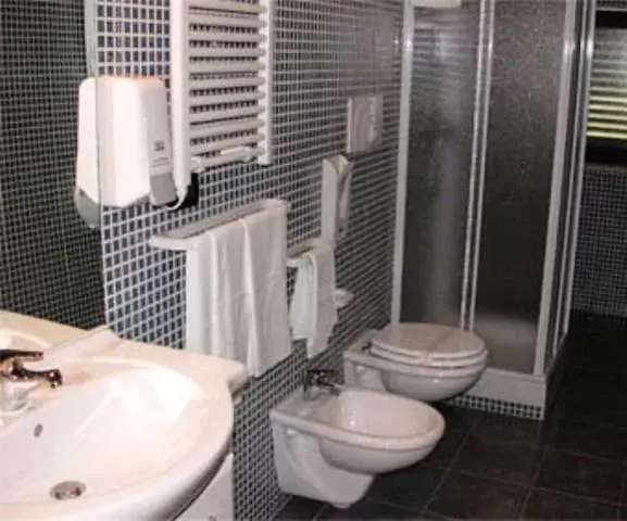 Bathroom in Motel Kratos