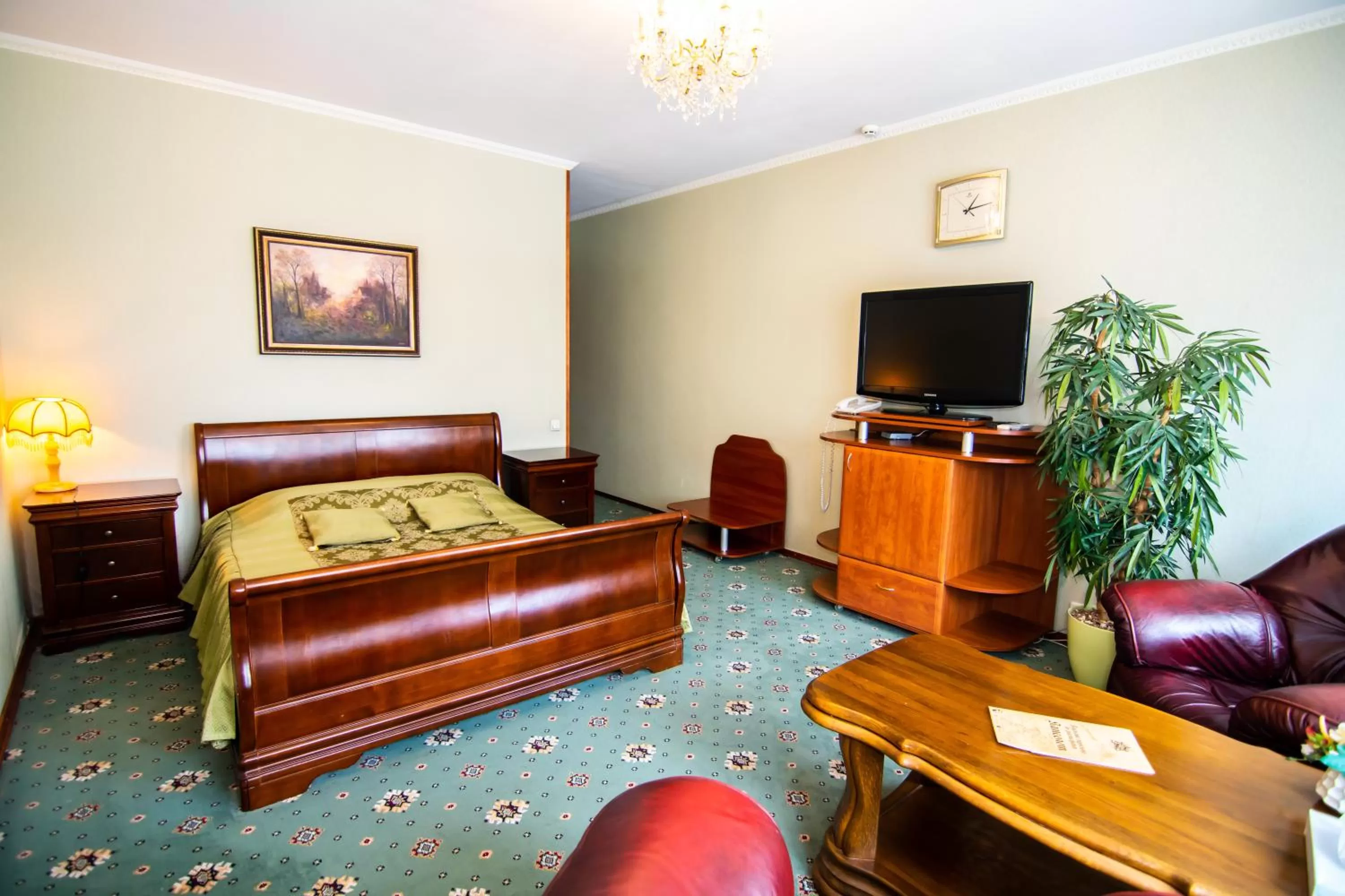 Photo of the whole room in Kamelot