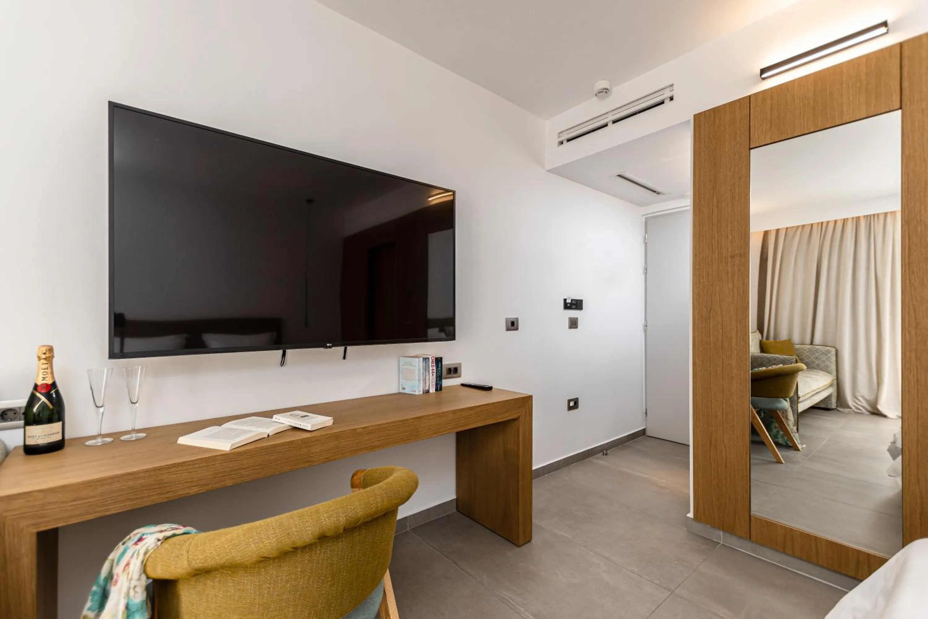 TV and multimedia in Naxos Resort Beach Hotel