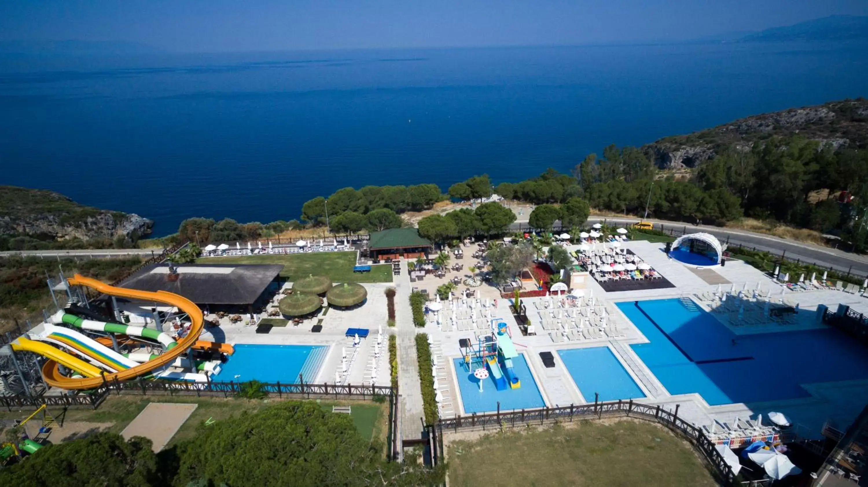 Restaurant/places to eat, Pool View in Ramada Resort Kusadasi & Golf