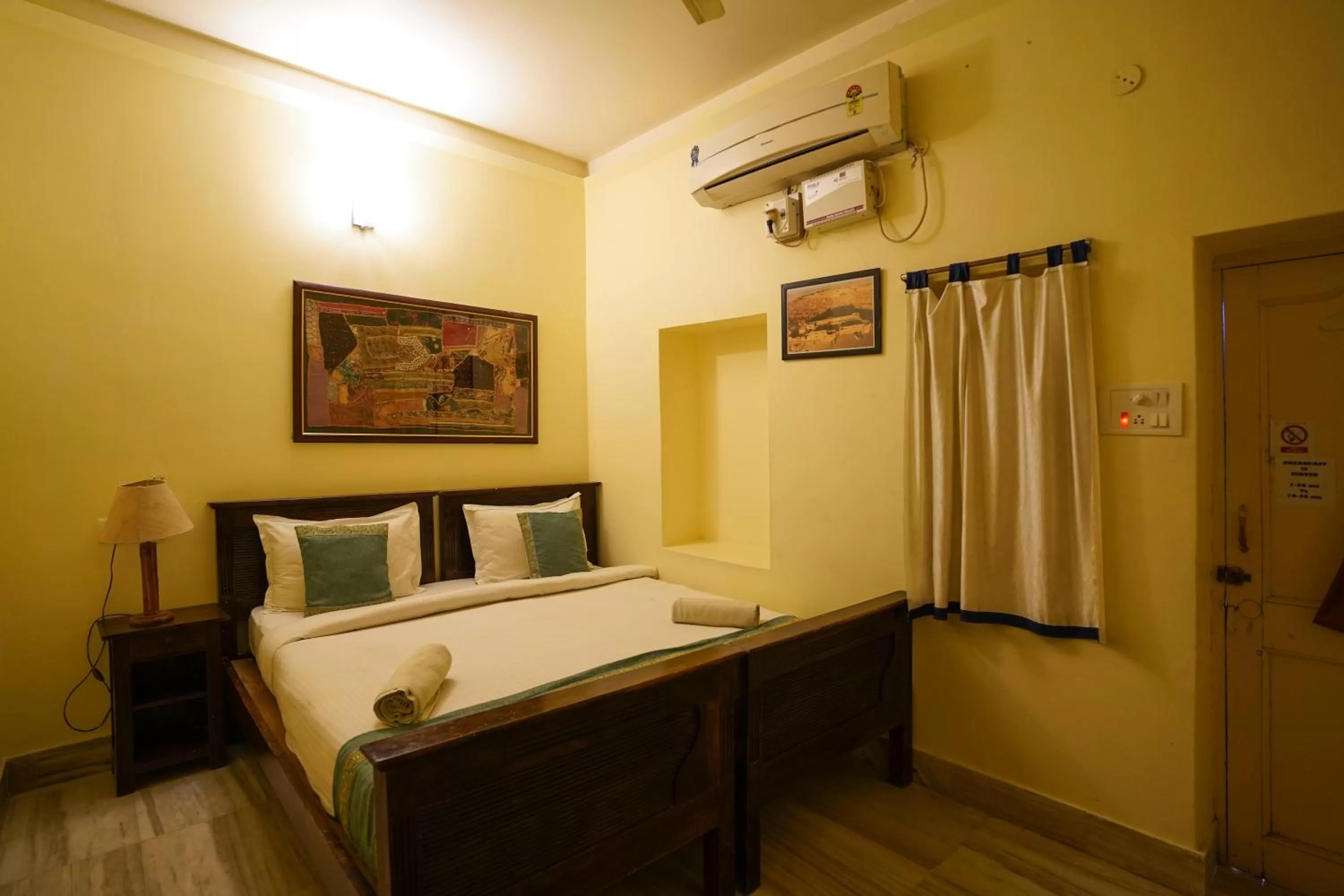 Bed in Hotel Shahi Garh