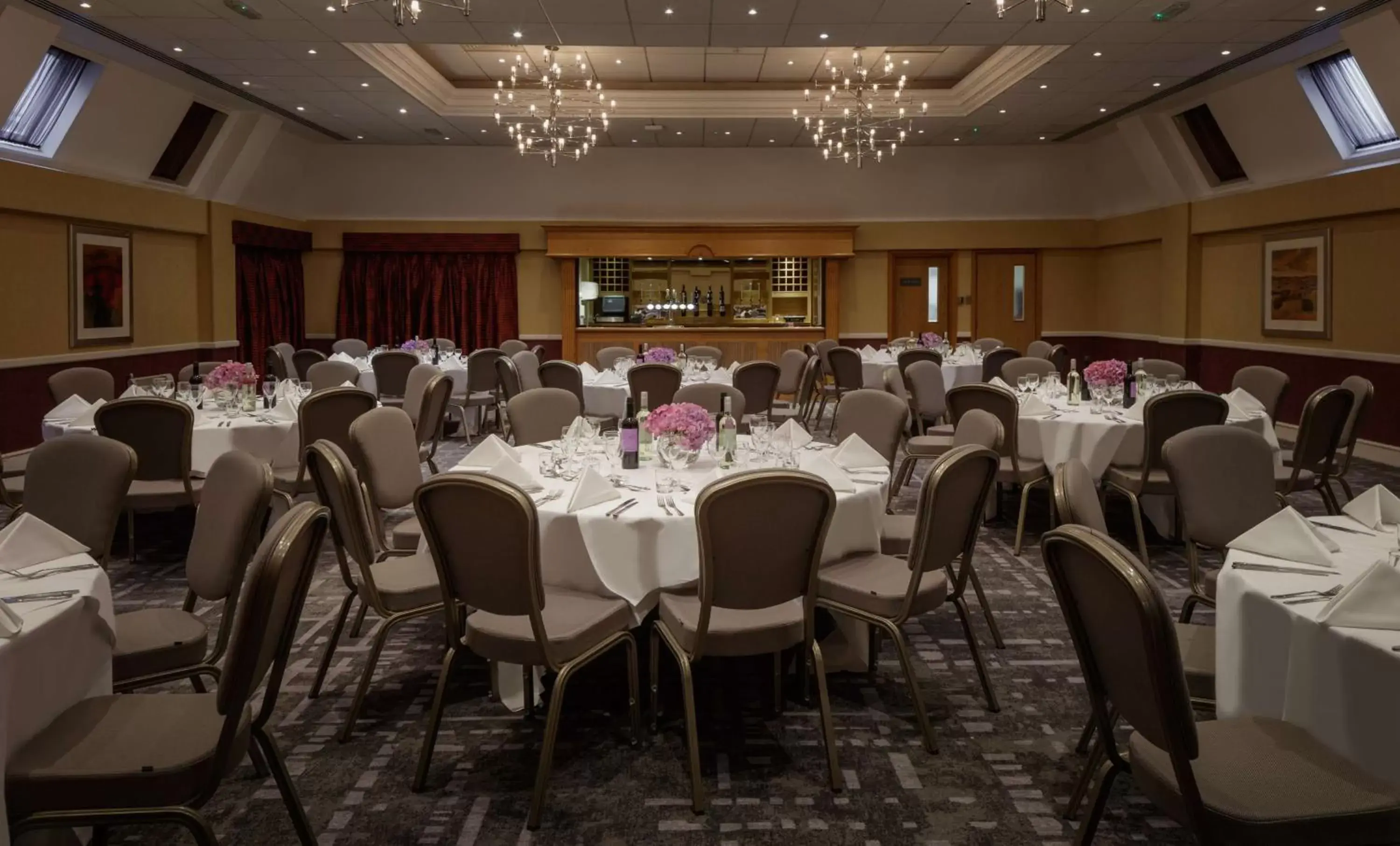 Meeting/conference room, Restaurant/Places to Eat in Hilton London Watford