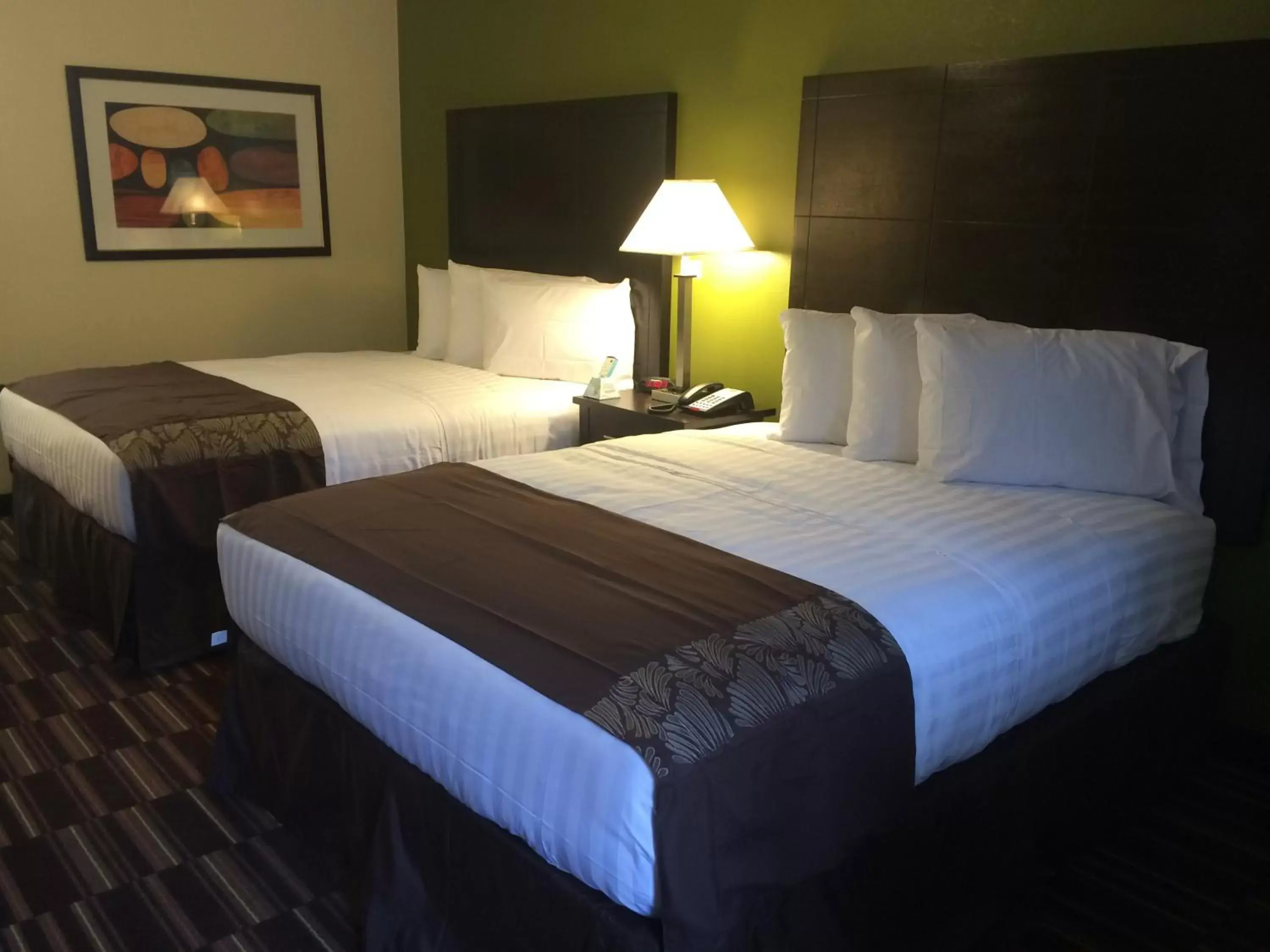 Bed in Boarders Inn & Suites by Cobblestone Hotels - Ashland City