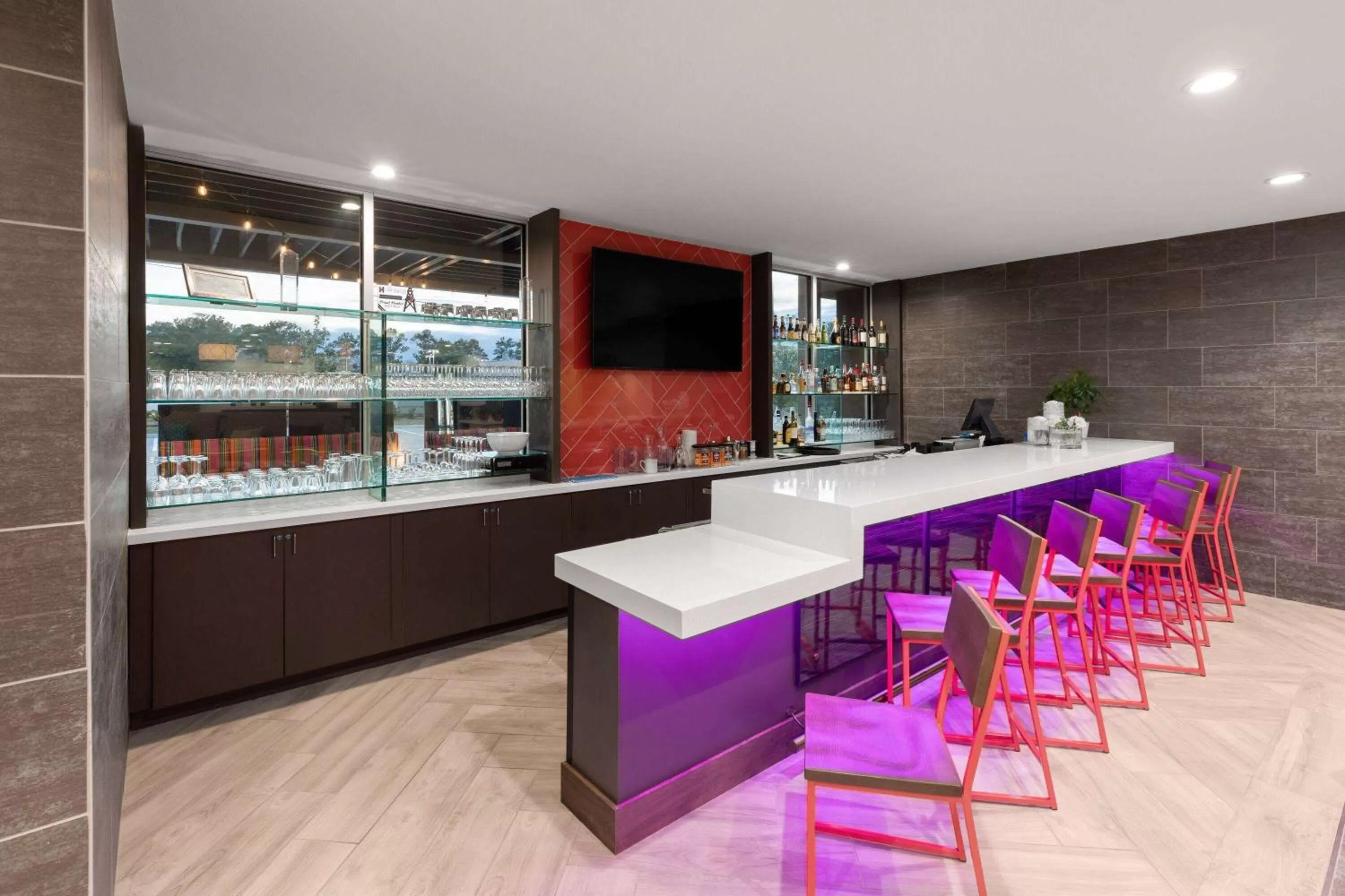 Lounge or bar in Hawthorn Extended Stay by Wyndham Kingwood Houston