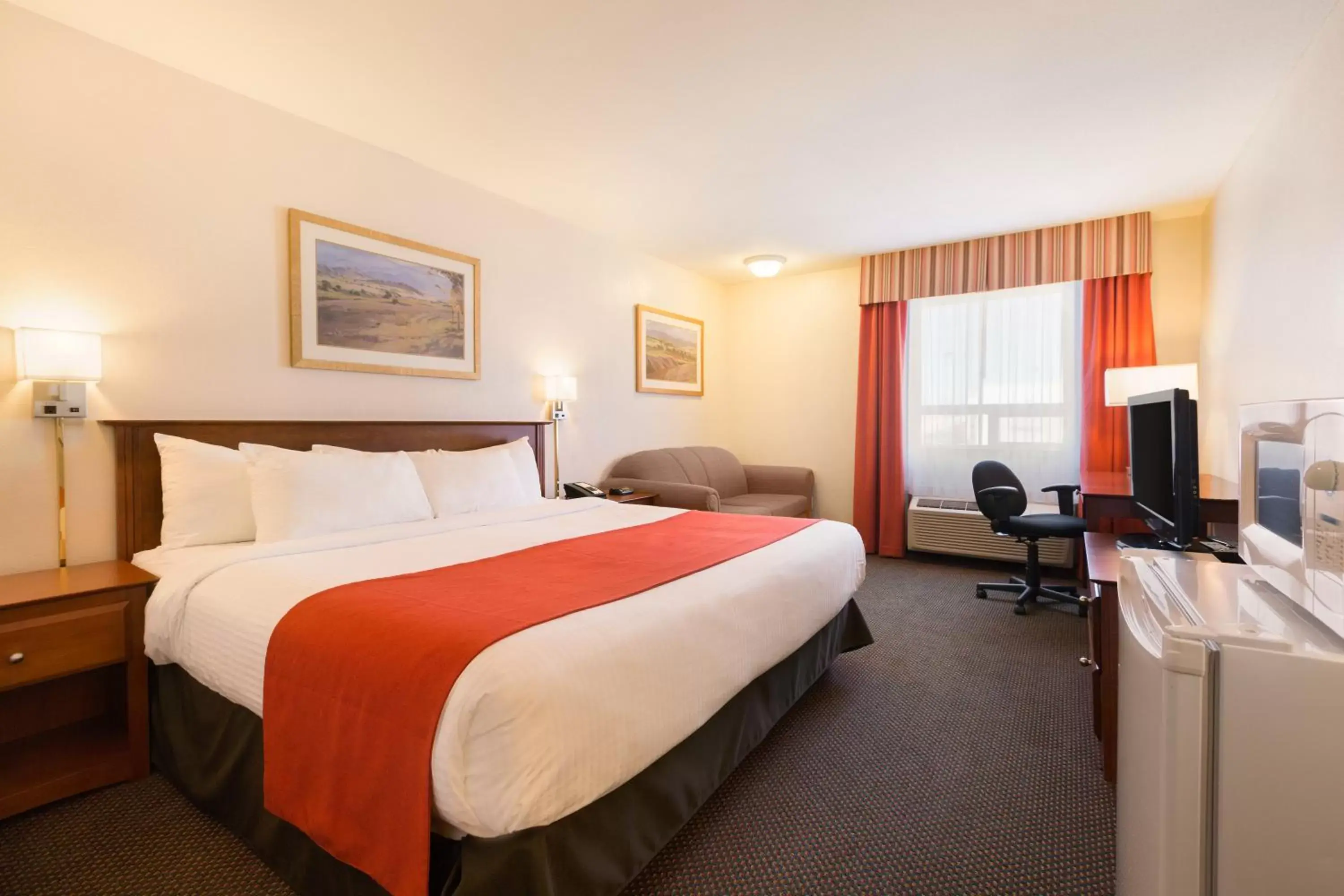 Bed in Super 8 by Wyndham Drayton Valley