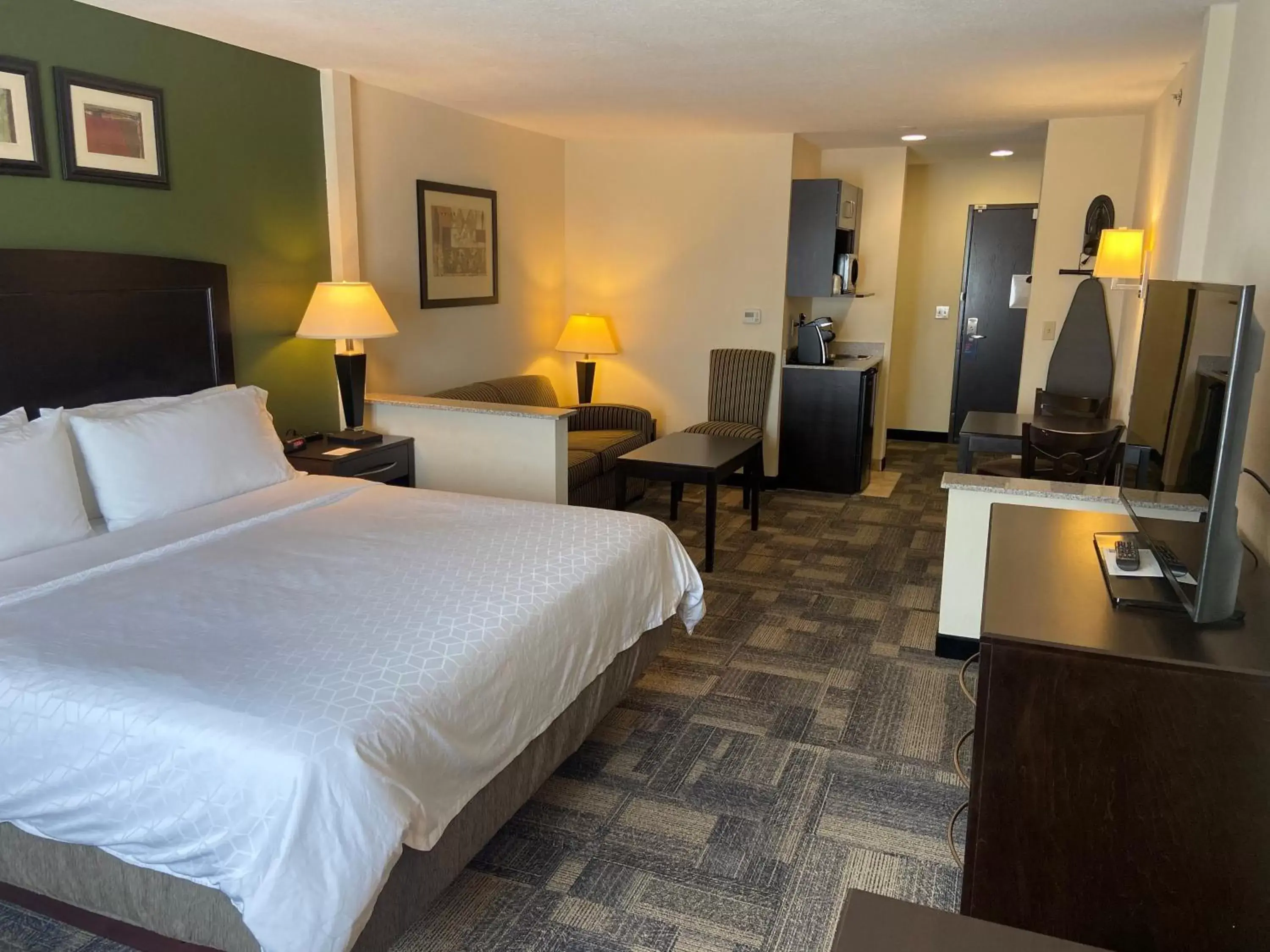 Photo of the whole room in Holiday Inn Express Pekin - Peoria Area, an IHG Hotel