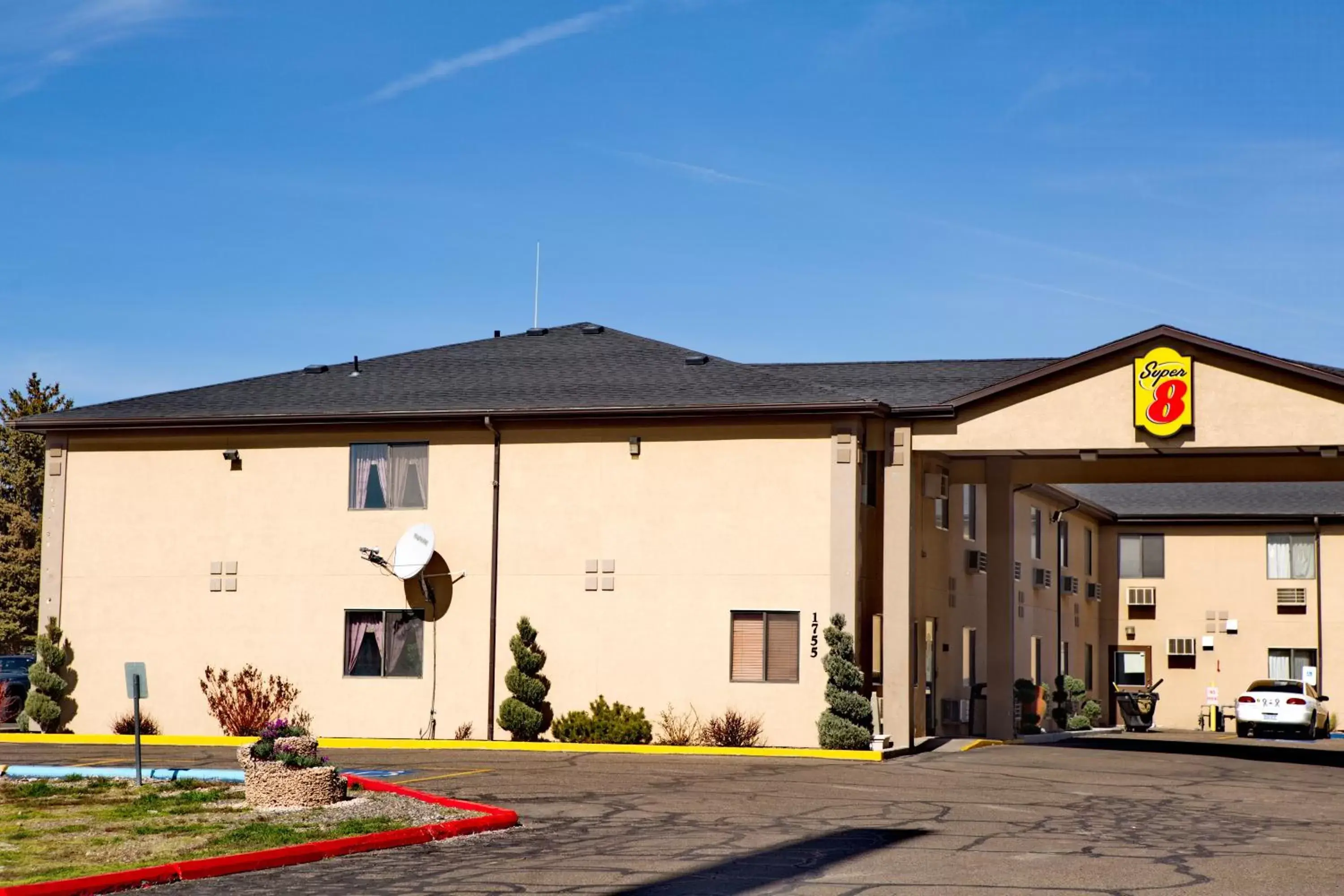 Facade/entrance in Super 8 by Wyndham Elko Facade/entrance in Super 8 by Wyndham Elko